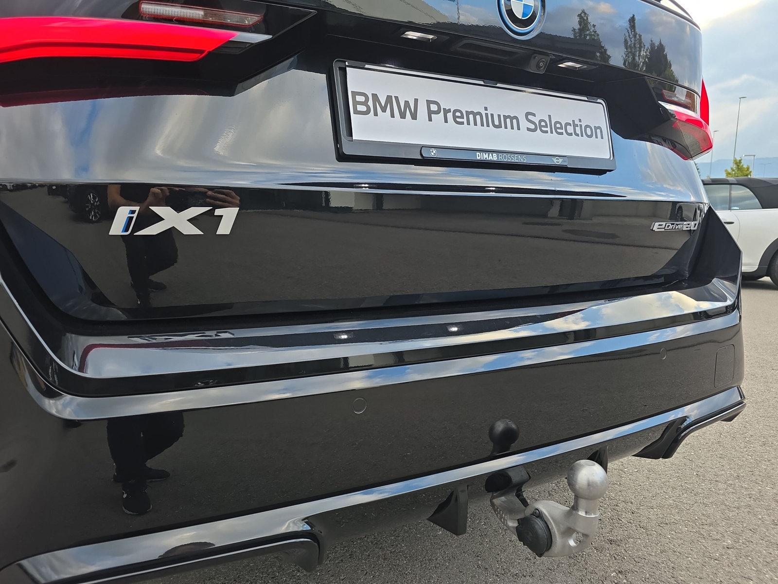 BMW iX1 20 M Sport eDrive U11 (CH) AHK 750KG **100 % électrique** - 25