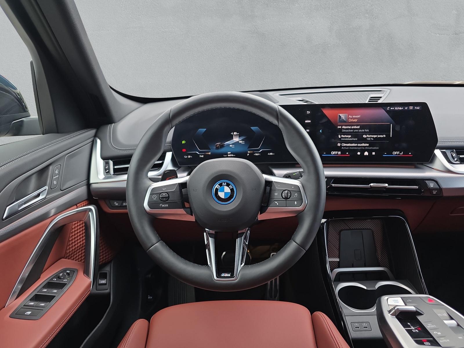 BMW iX1 20 M Sport eDrive U11 (CH) AHK 750KG **100 % électrique** - 21