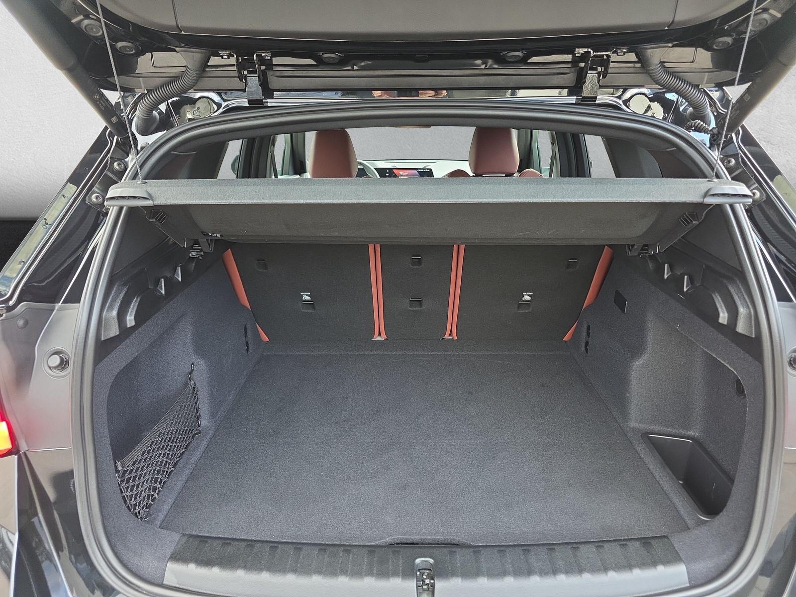 BMW iX1 20 M Sport eDrive U11 (CH) AHK 750KG **100 % électrique** - 11