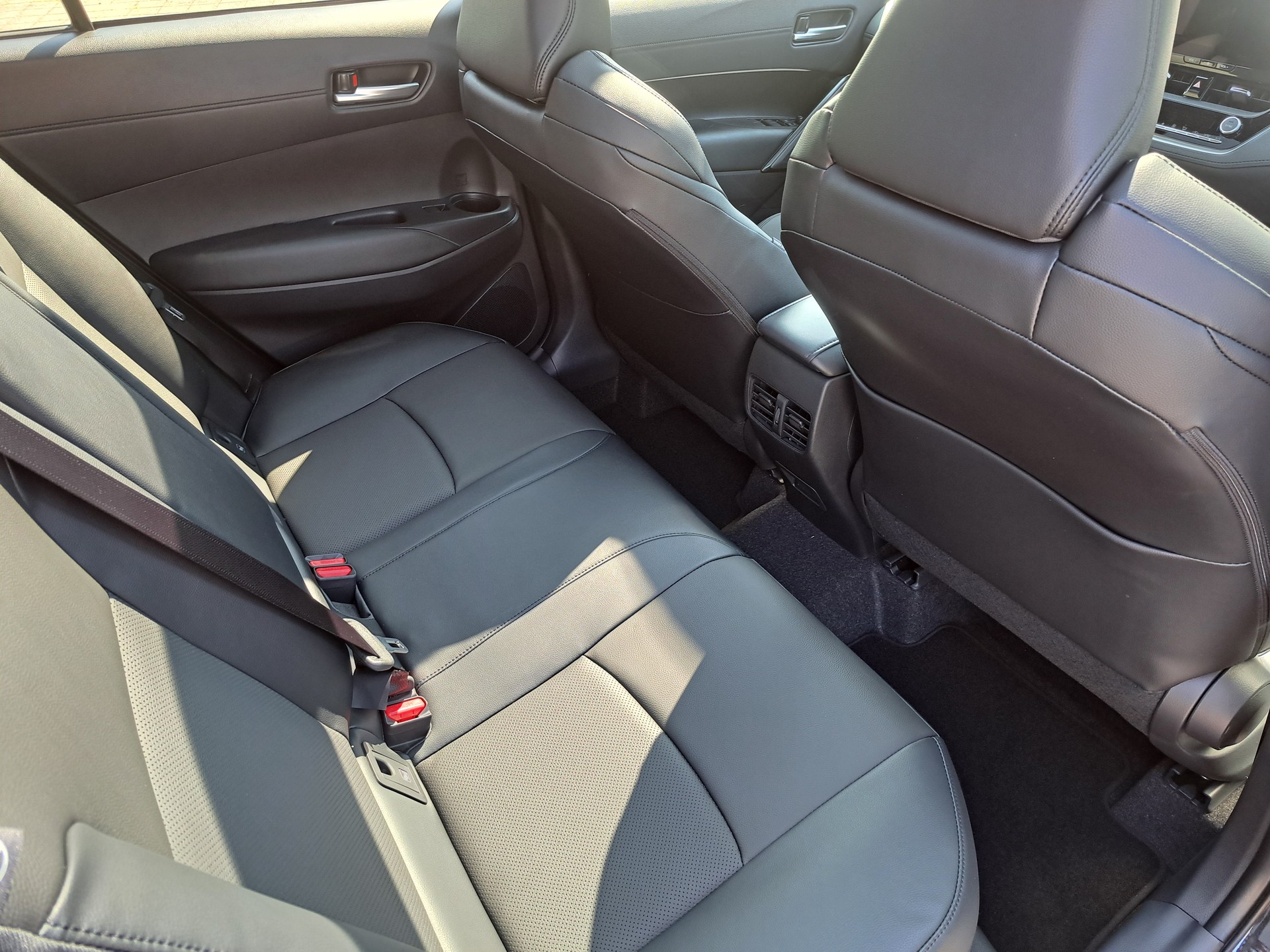 TOYOTA Corolla Cross 2.0 Premium e-CVT AWD - 8