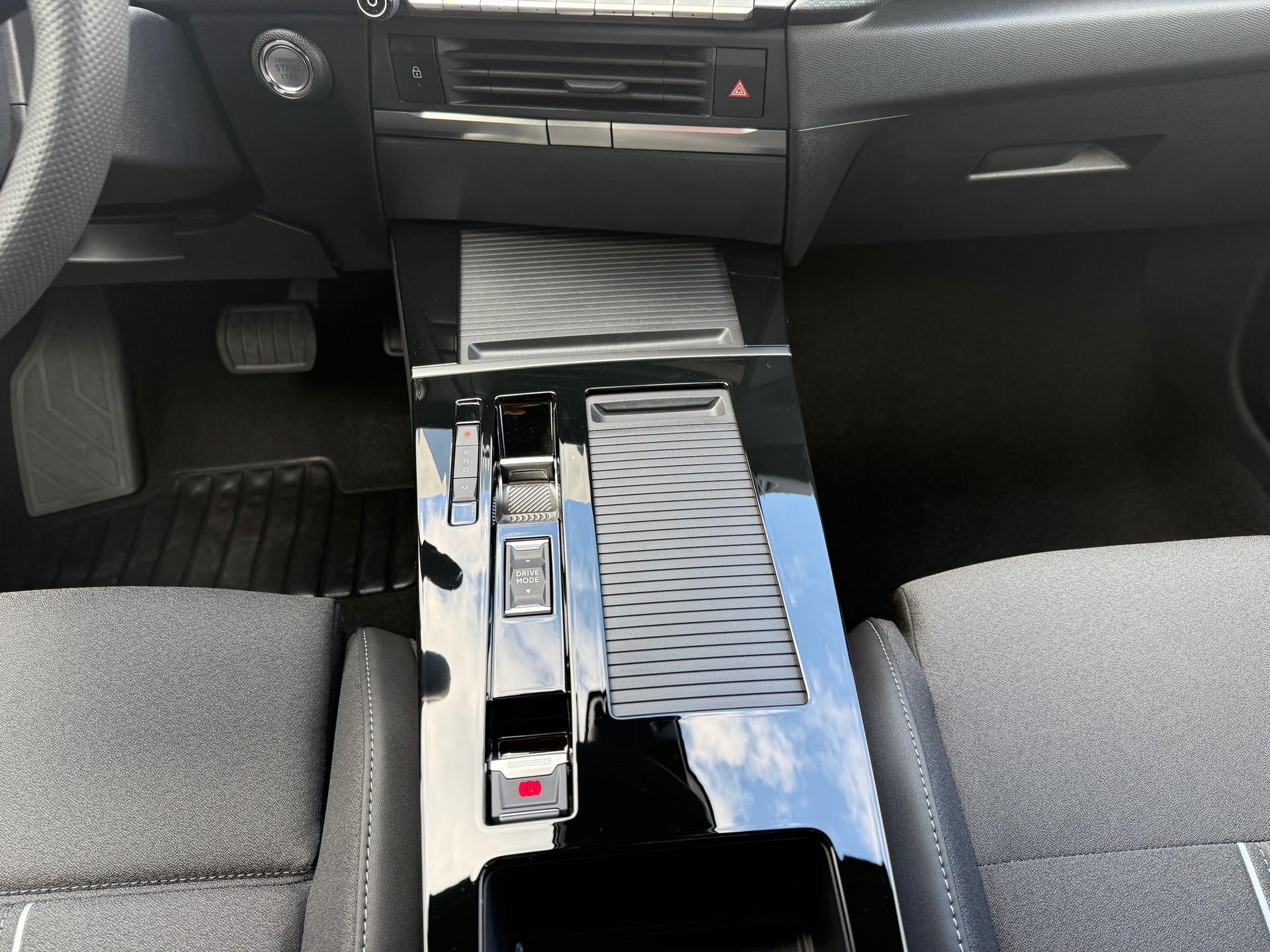 OPEL Astra Sports Tourer 1.2i Turbo GS A - 15