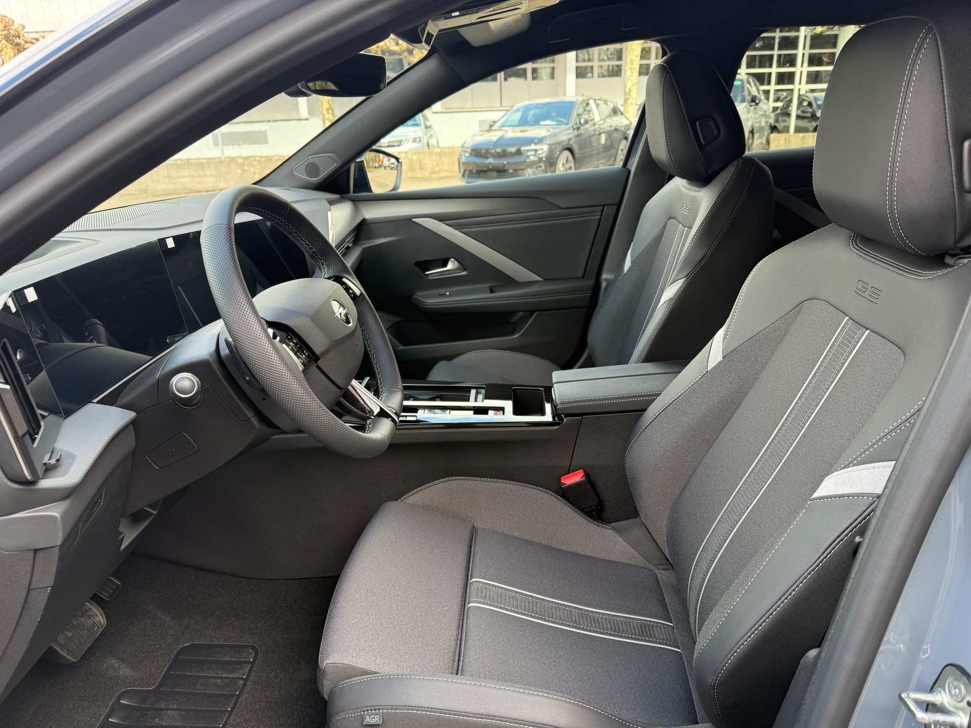 OPEL Astra Sports Tourer 1.2i Turbo GS A - 10