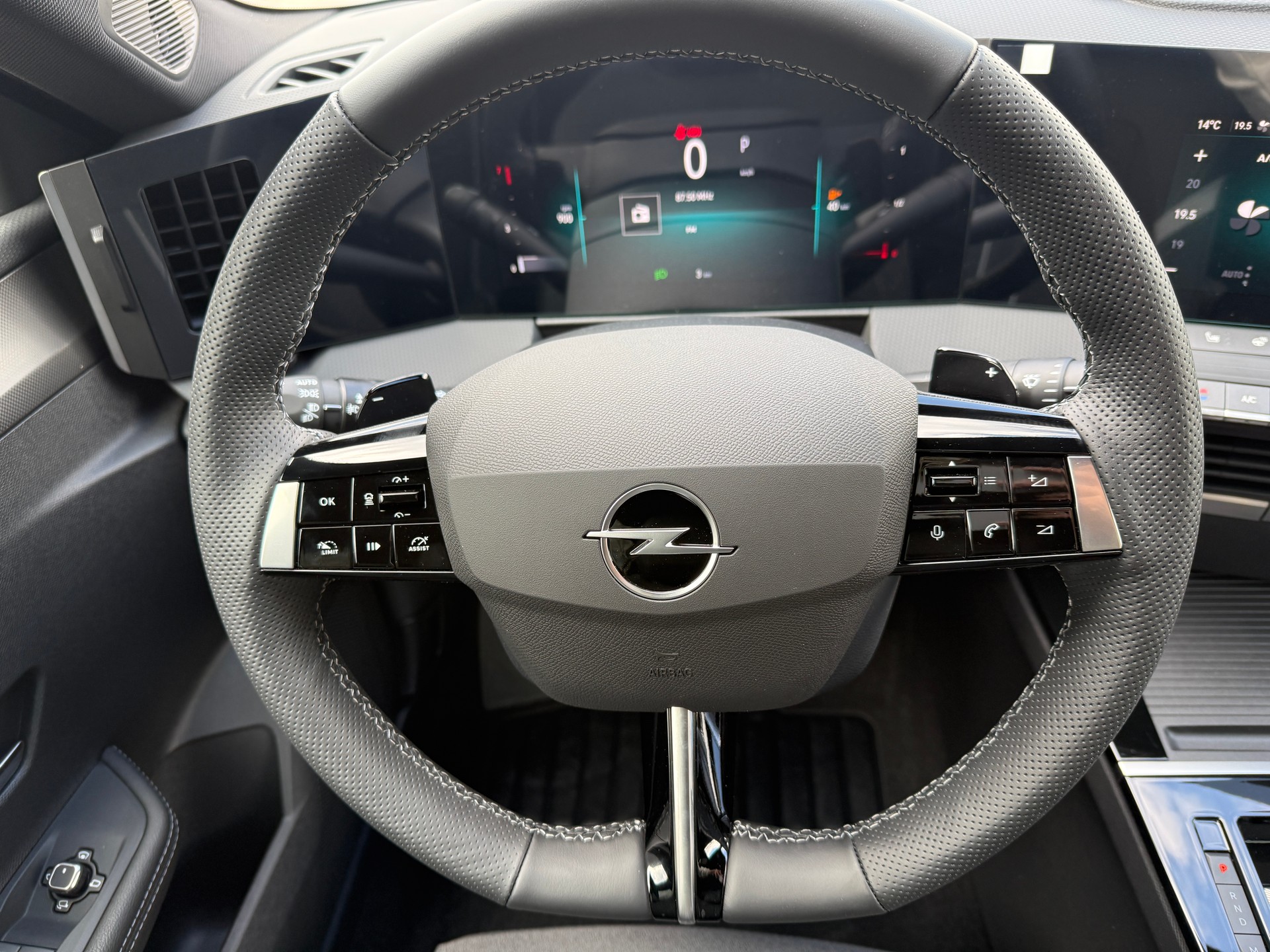 OPEL Astra Sports Tourer 1.2i Turbo GS A - 16