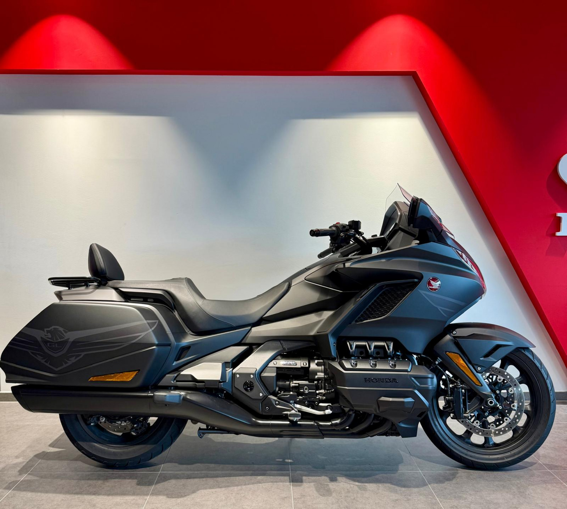 HONDA GL 1800 Gold Wing DCT 50th Anniversary - 2