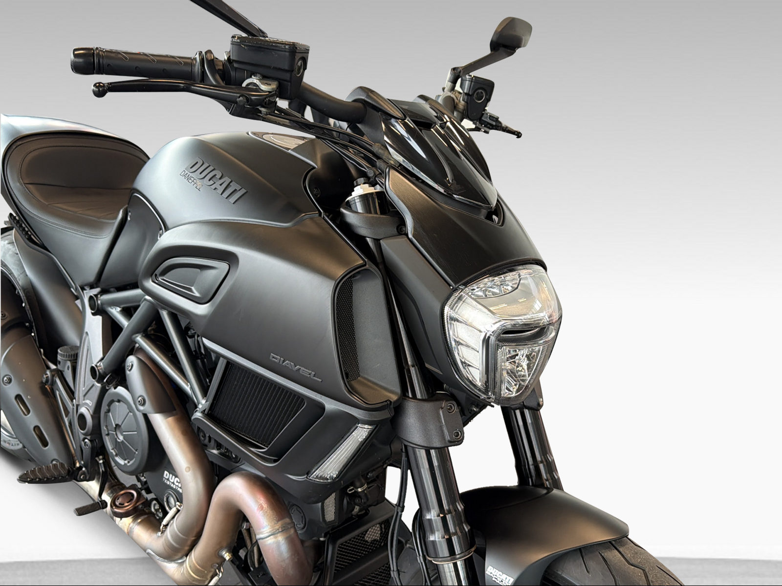 DUCATI DIAVEL 1200 Dark ABS - 2