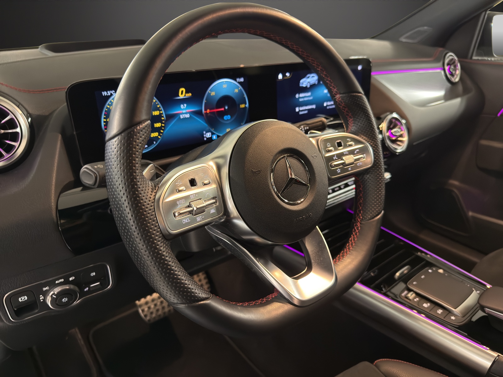 MERCEDES-BENZ EQA 300 AMG Line 4Matic - 14