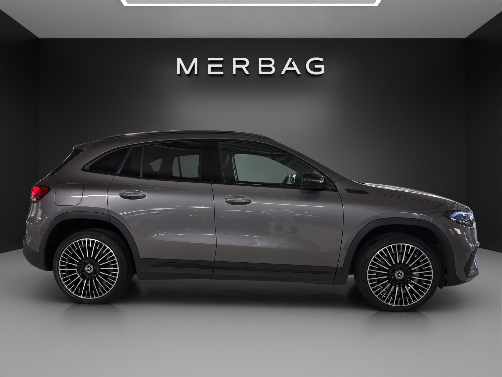 MERCEDES-BENZ EQA 300 AMG Line 4Matic - 5
