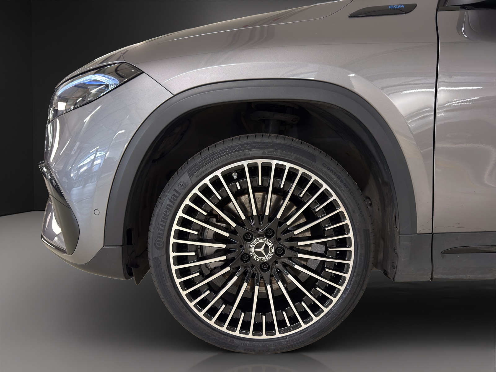 MERCEDES-BENZ EQA 300 AMG Line 4Matic - 9