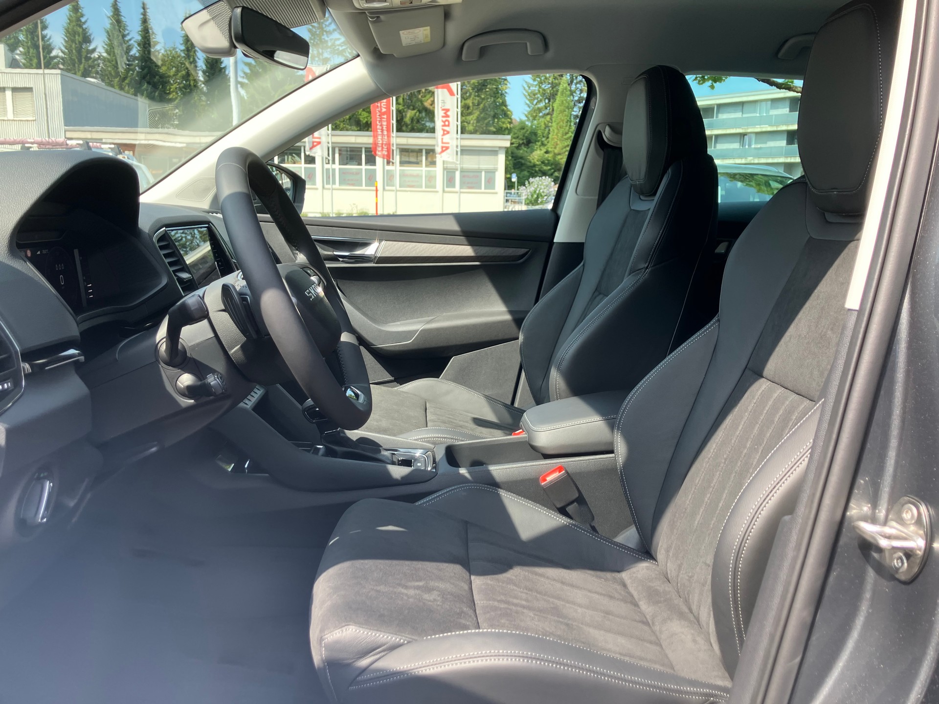 SKODA Karoq 2.0 TDI CR Dynamic 4x4 DSG - 6