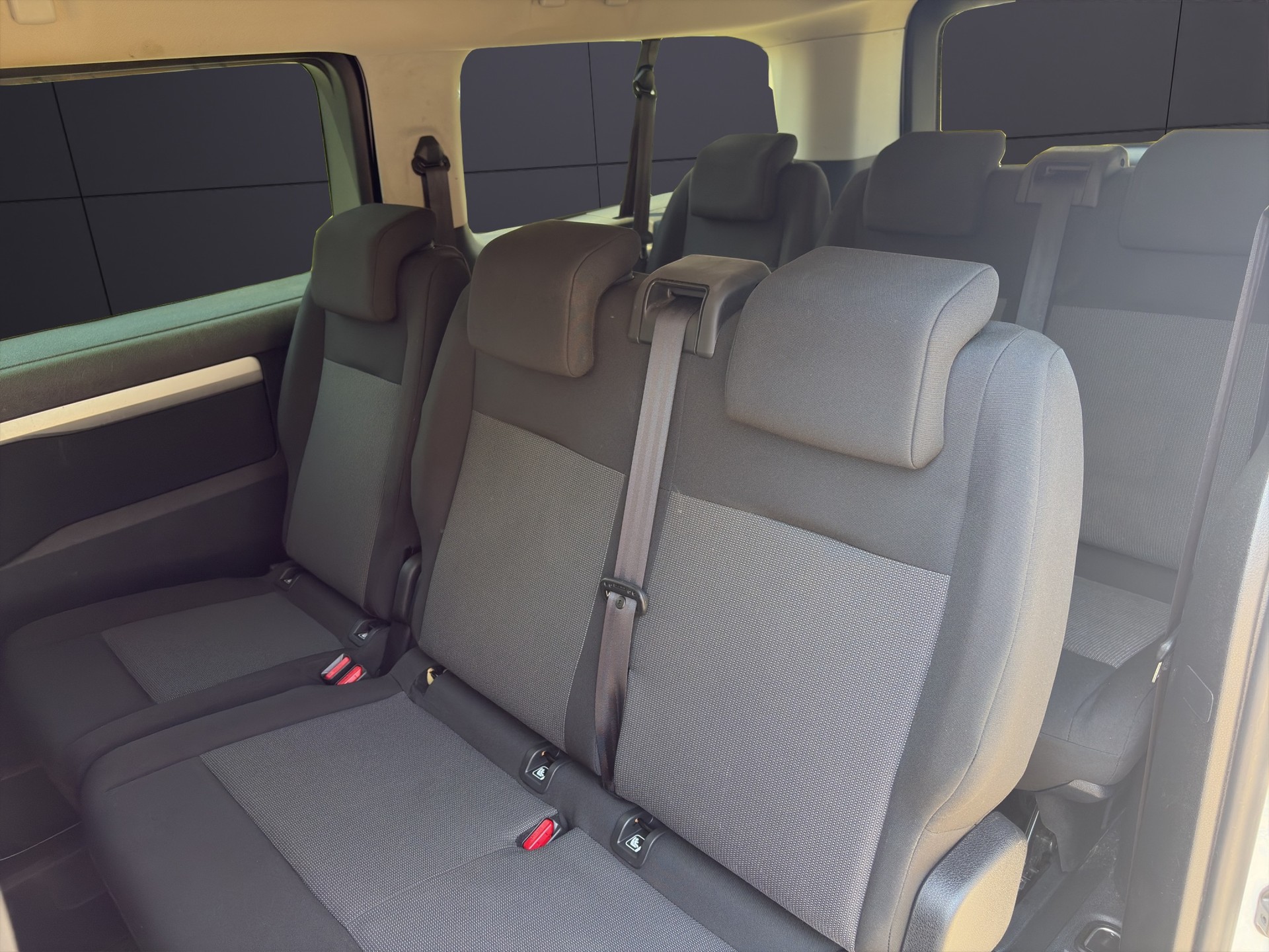 PEUGEOT Traveller 2.0 BlueHDi Business M - 6