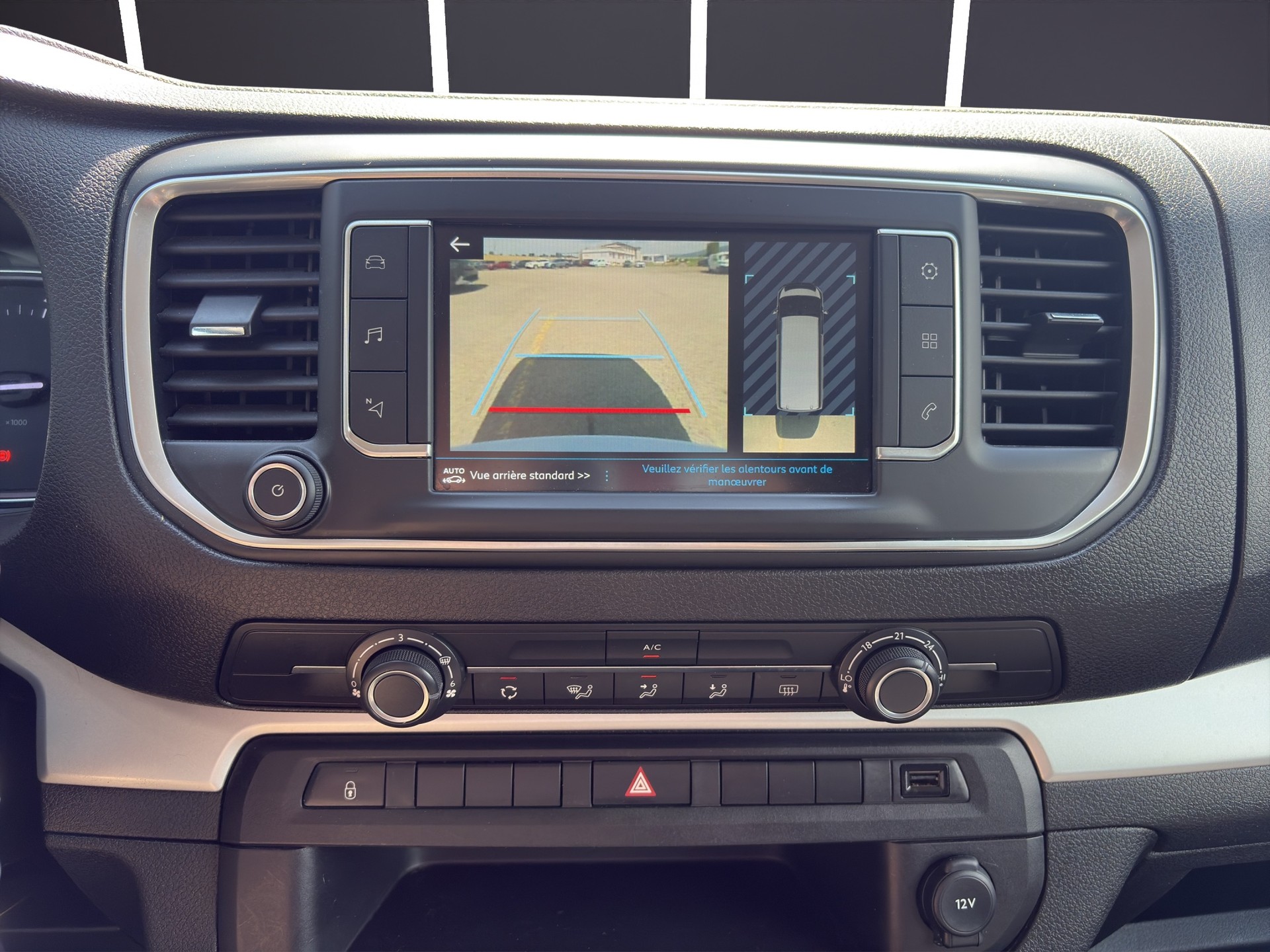 PEUGEOT Traveller 2.0 BlueHDi Business M - 9