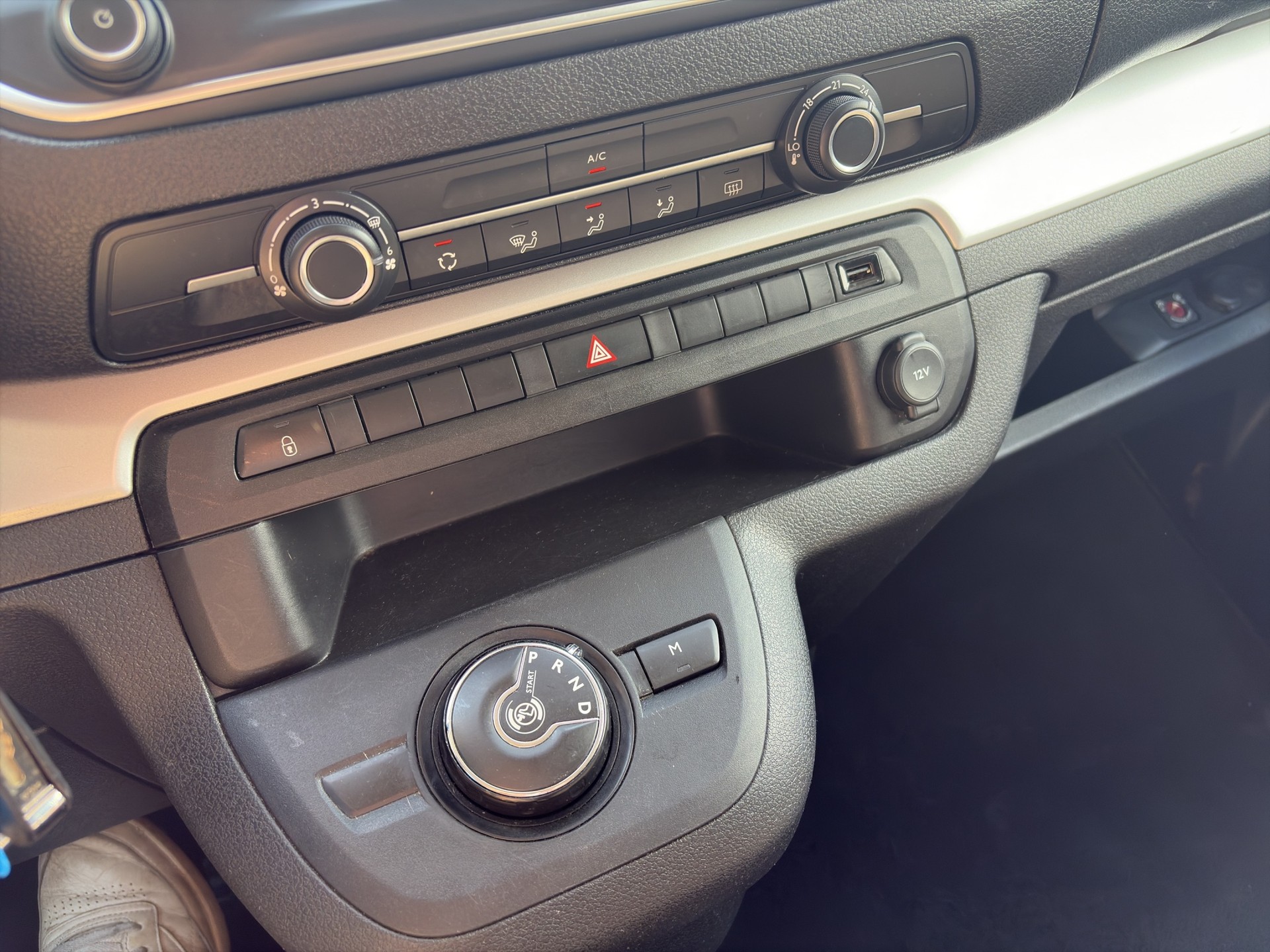 PEUGEOT Traveller 2.0 BlueHDi Business M - 10