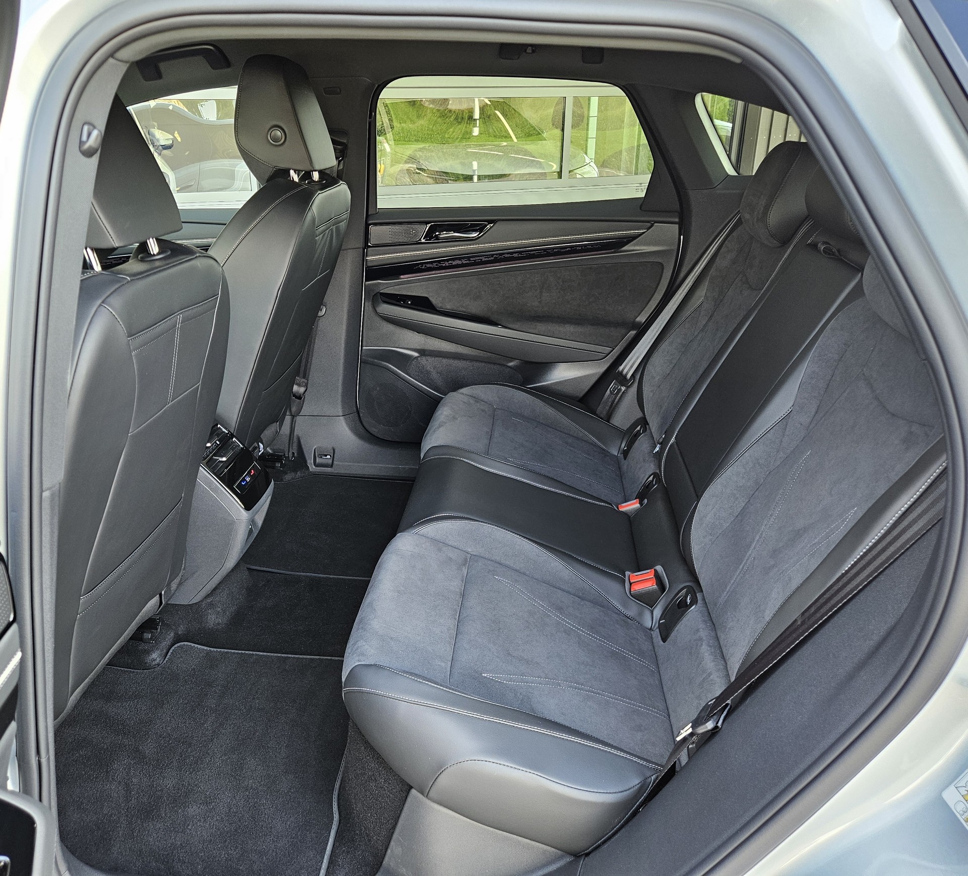 VW ID.7 Pro 77 kWh Lim. United Modell 2025 mit Anhängerkupplung - 28