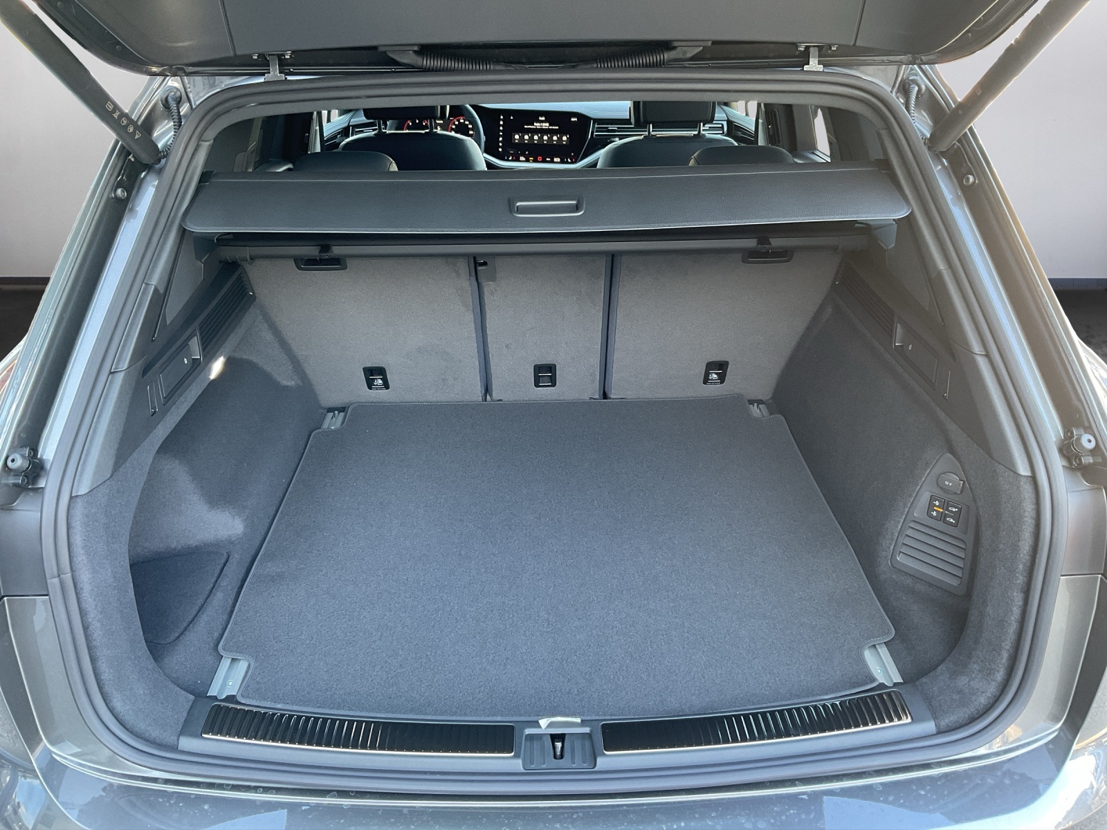 VW Touareg 3.0 TDI R-Line Tiptronic - 12