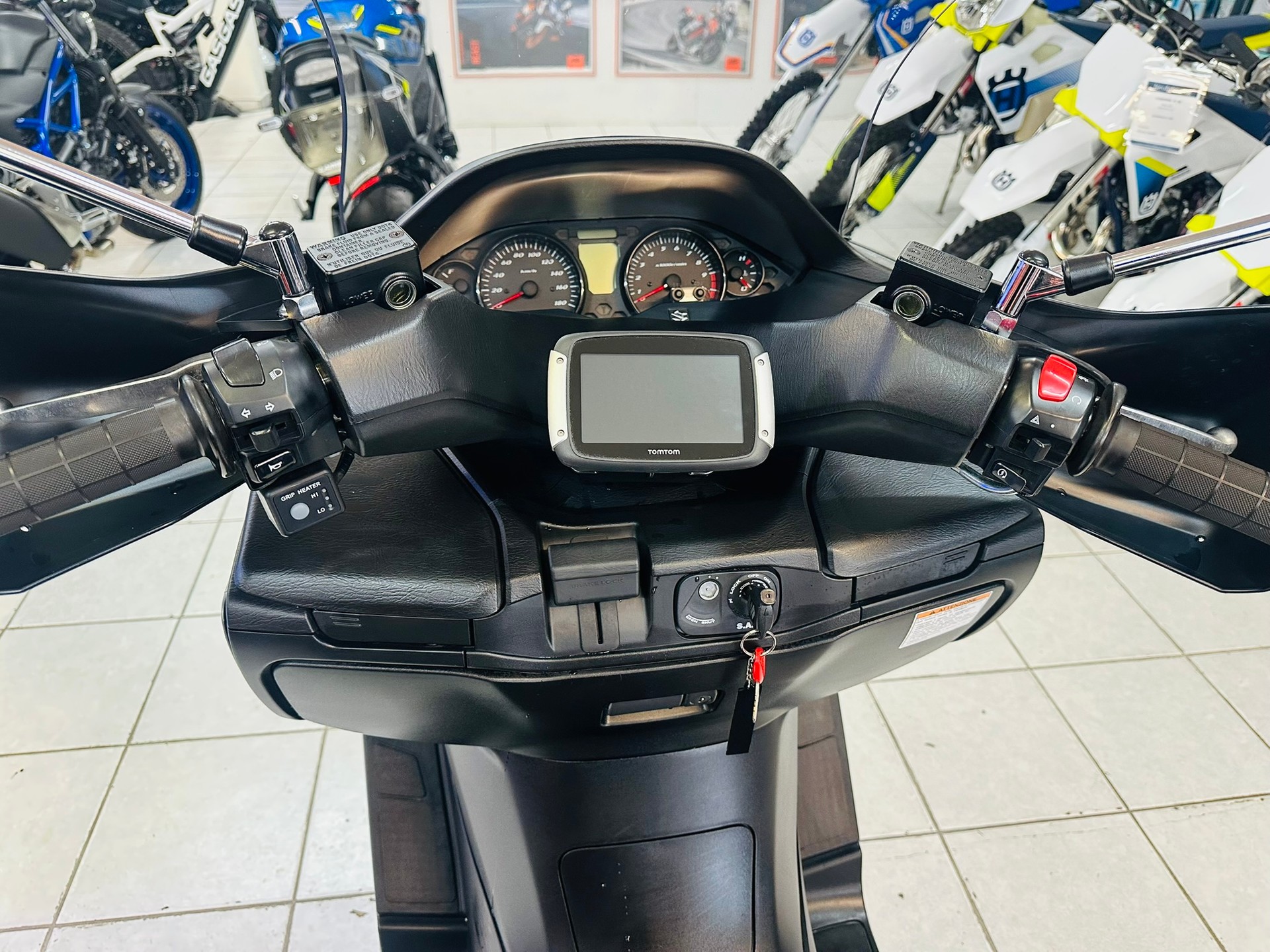 SUZUKI AN 400 Z Burgman - 8