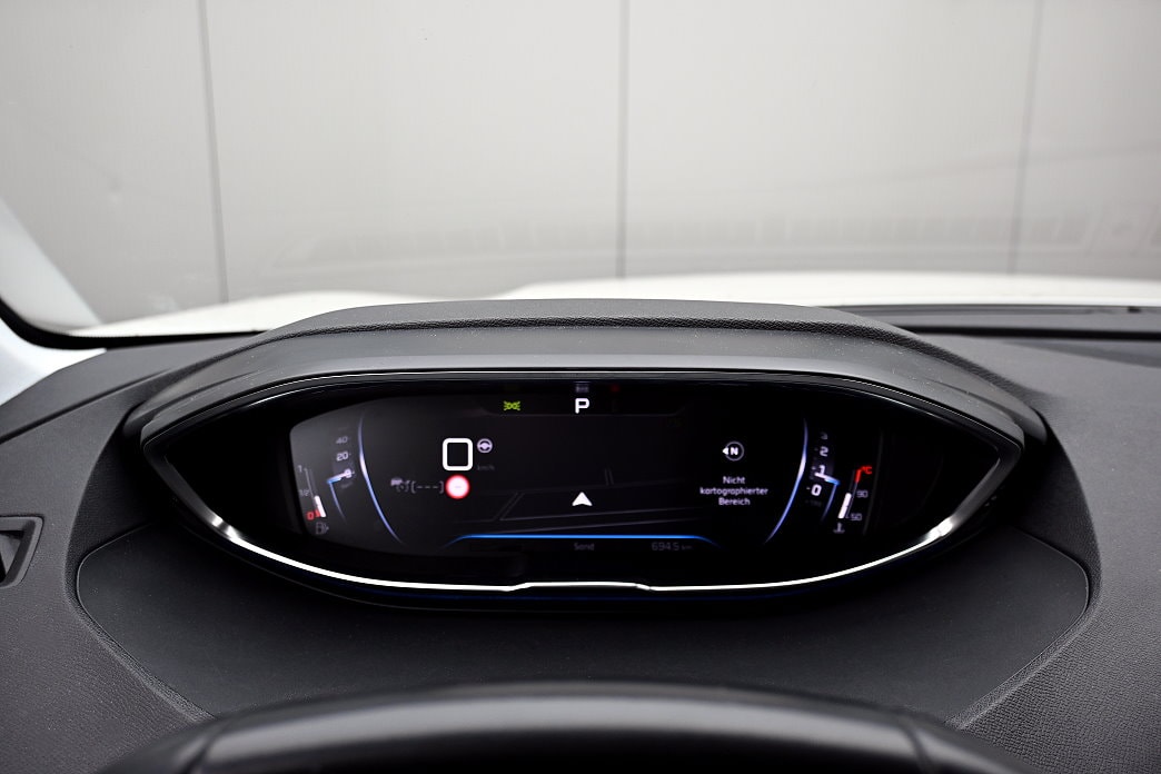 PEUGEOT 3008 1.2 PureTech Road Trip EAT8 - 11