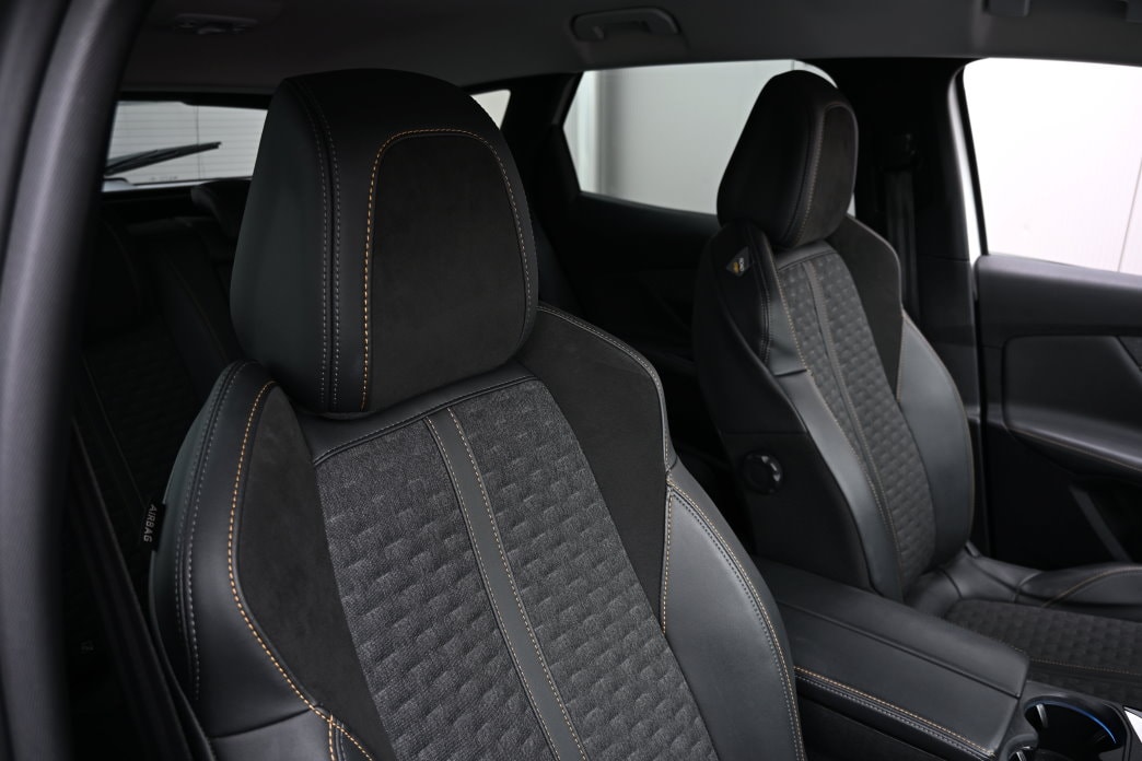 PEUGEOT 3008 1.2 PureTech Road Trip EAT8 - 6