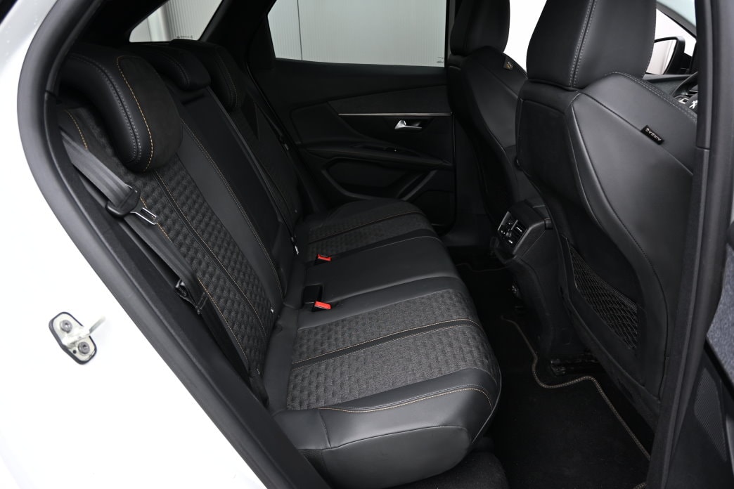 PEUGEOT 3008 1.2 PureTech Road Trip EAT8 - 8