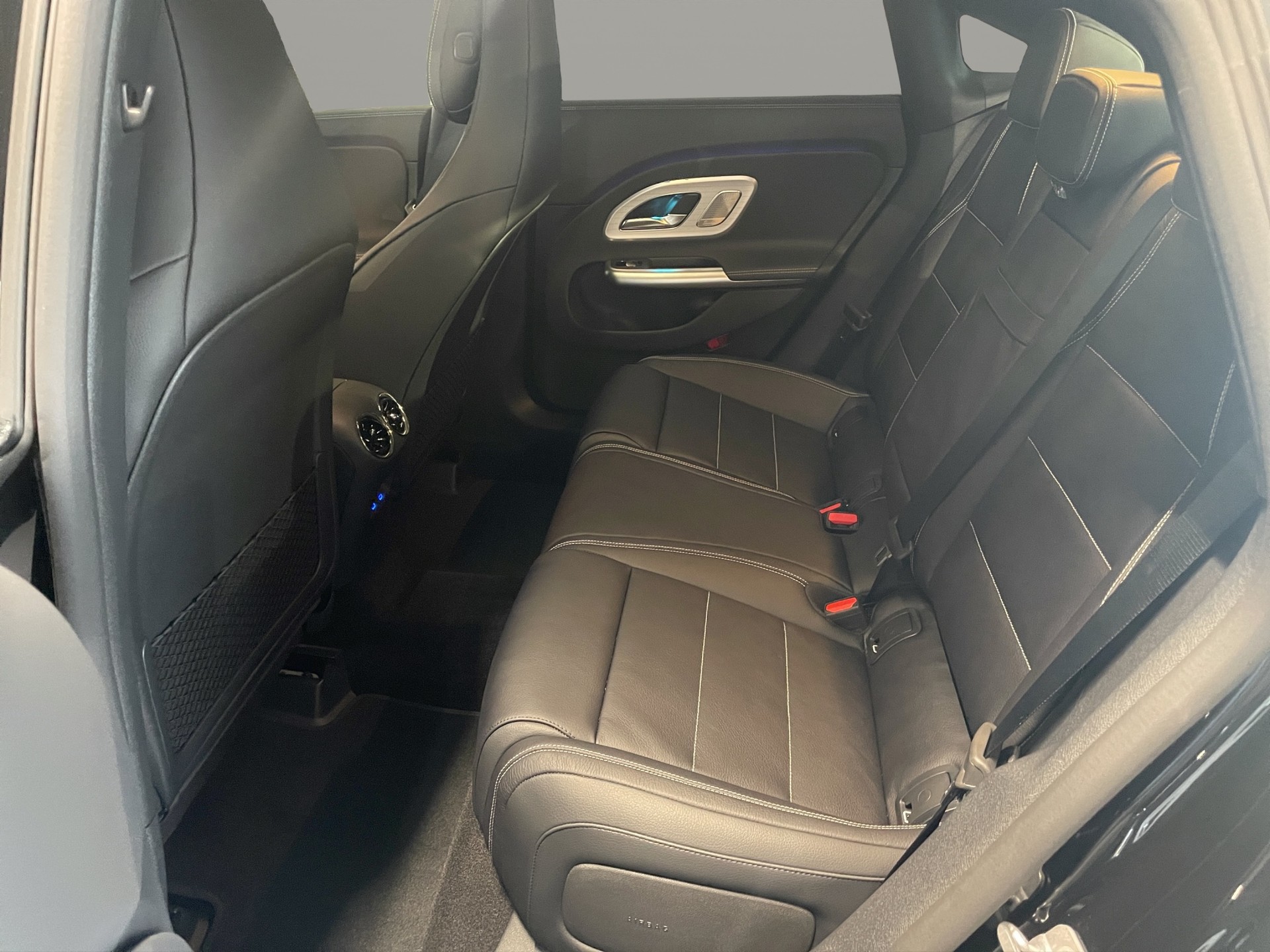 MERCEDES-BENZ CLA 220 8G-DCT 4Matic - 11