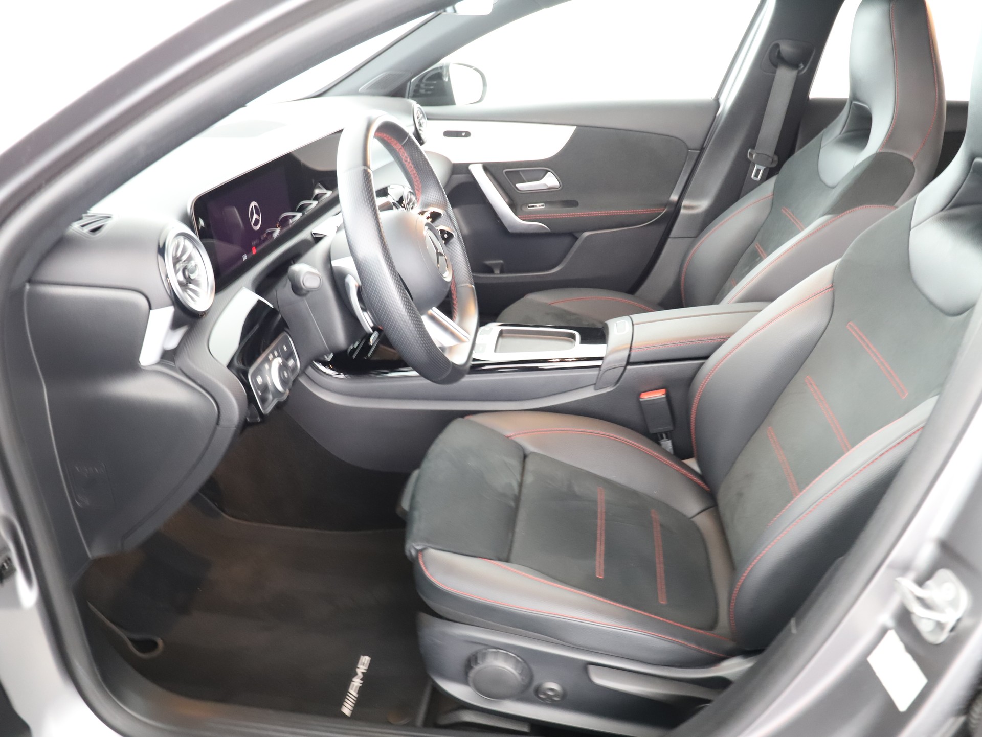 MERCEDES-BENZ A 200 7G-DCT - 9