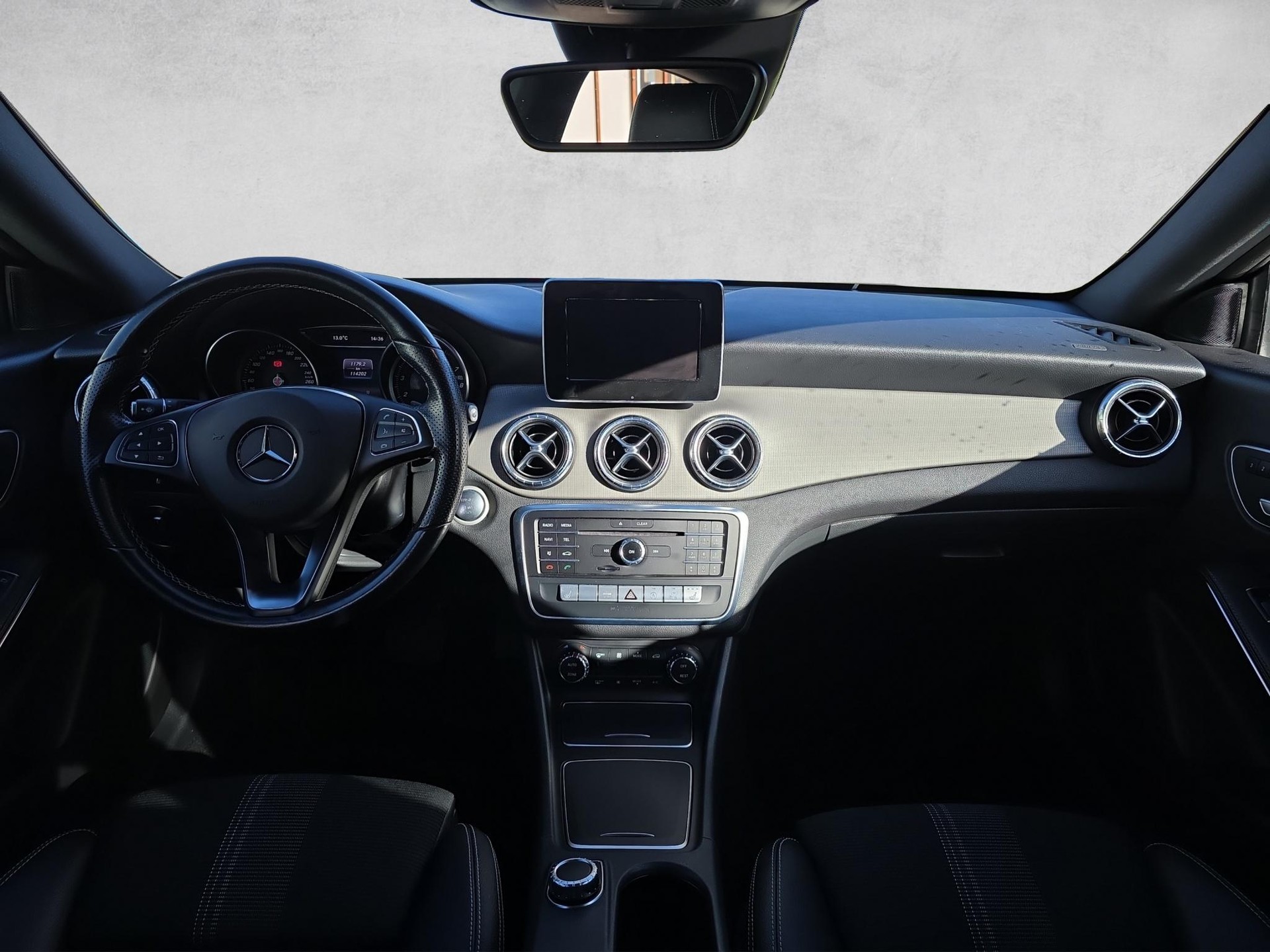 MERCEDES-BENZ CLA Shooting Brake 180 Urban 7G-DCT - 11