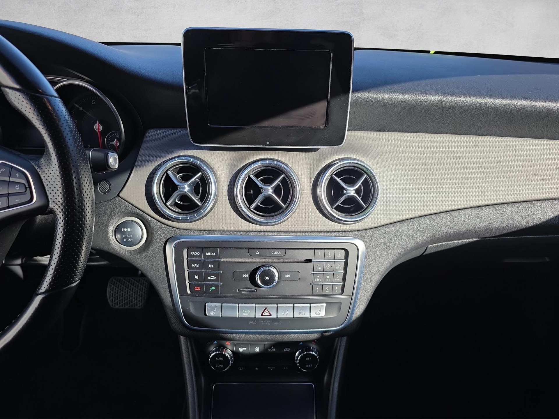 MERCEDES-BENZ CLA Shooting Brake 180 Urban 7G-DCT - 12