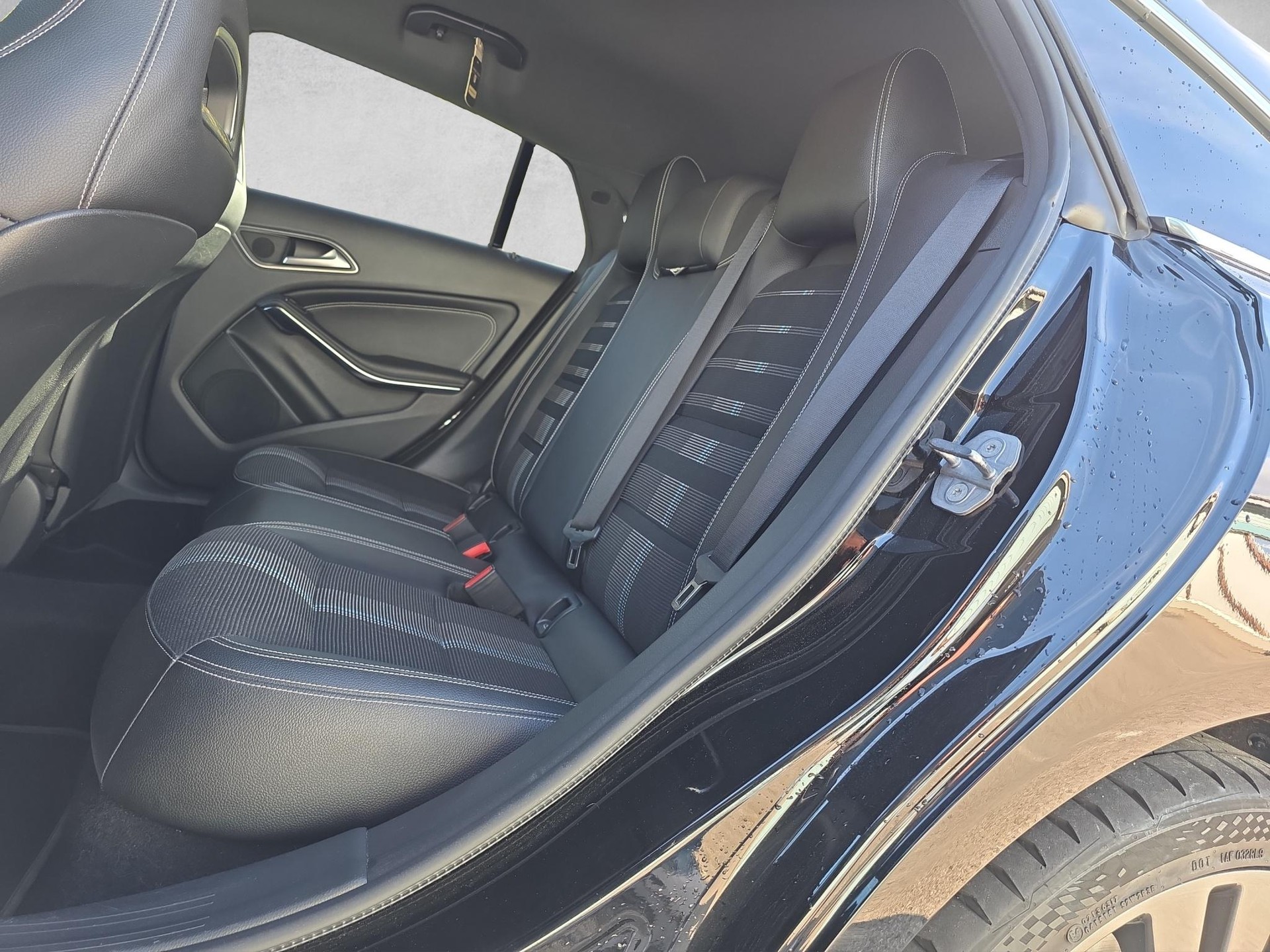 MERCEDES-BENZ CLA Shooting Brake 180 Urban 7G-DCT - 15