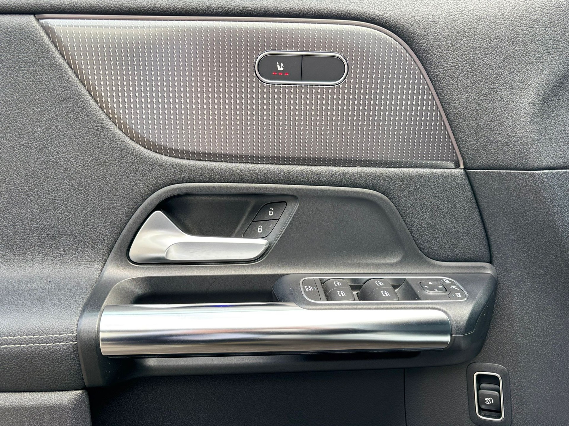 MERCEDES-BENZ EQA 300 4Matic Progressive - 13