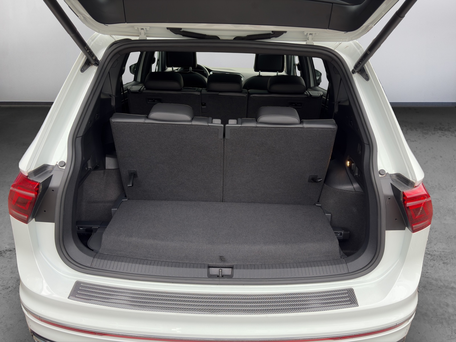 VW Tiguan Allspace 2.0TSI R-Line 4Motion DSG - 12