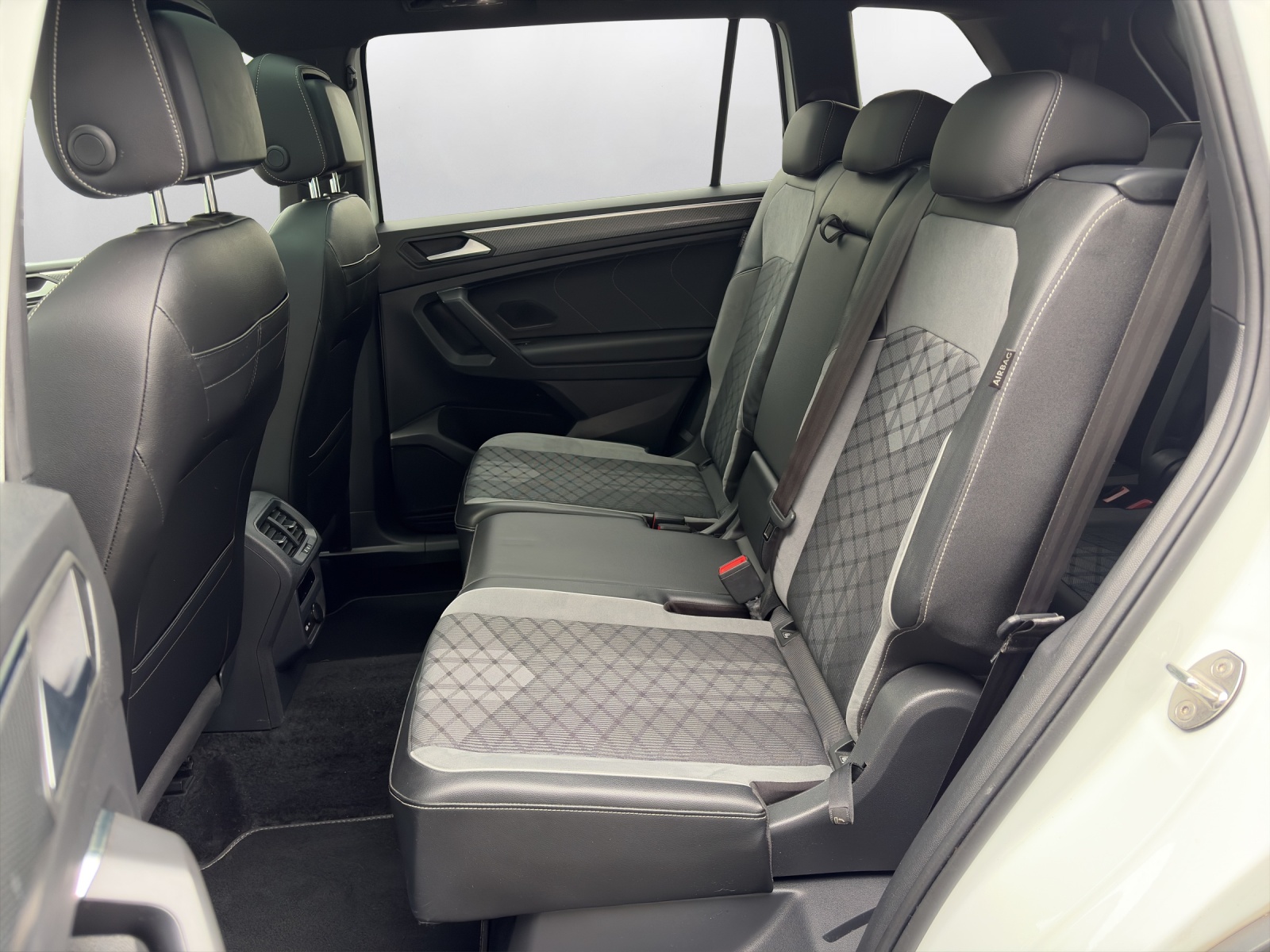 VW Tiguan Allspace 2.0TSI R-Line 4Motion DSG - 11