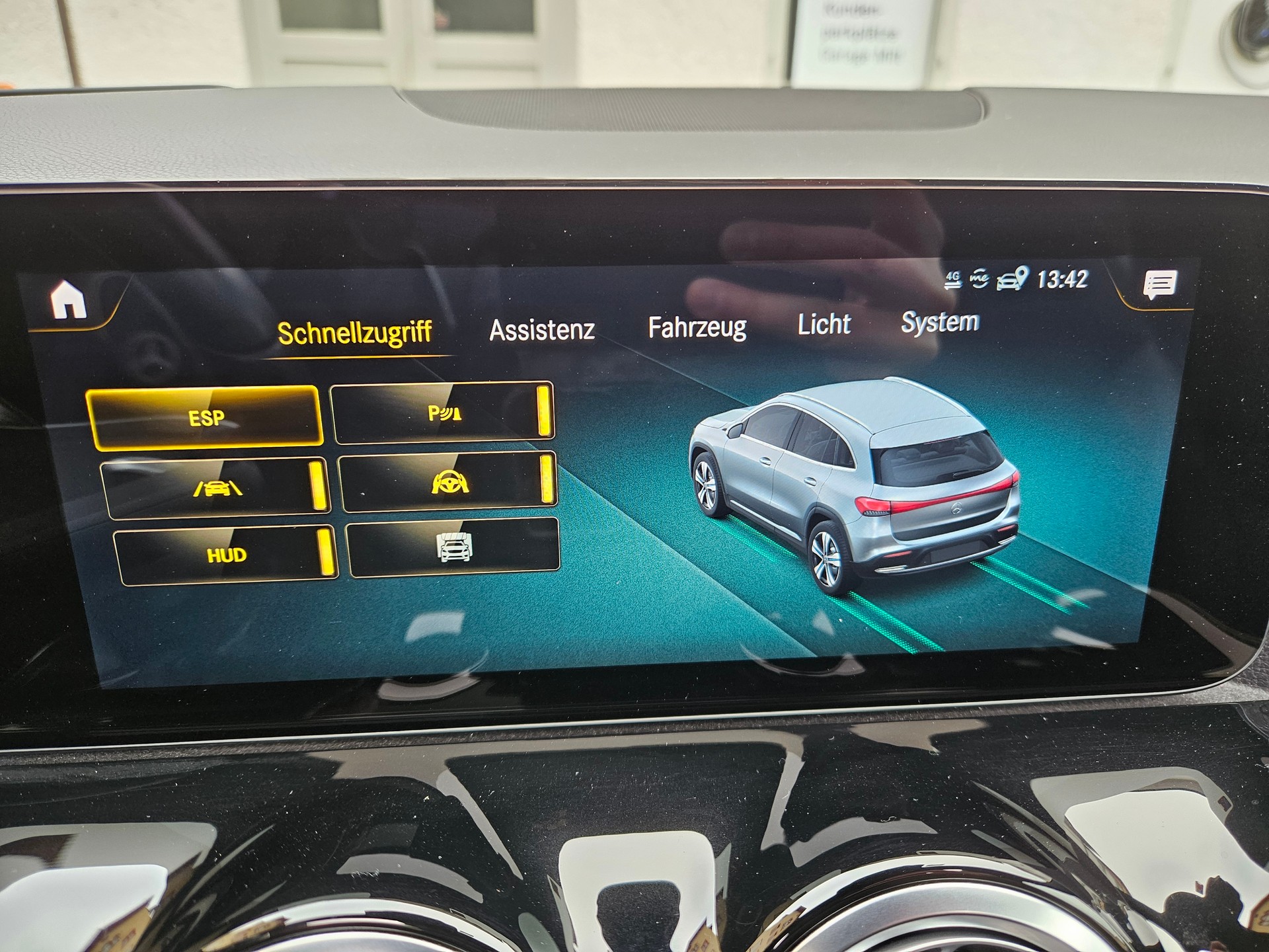 MERCEDES-BENZ EQA 300 AMG Line 4Matic - 15