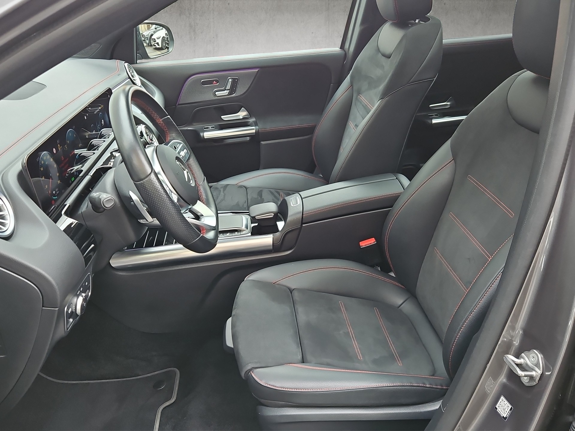 MERCEDES-BENZ EQA 300 AMG Line 4Matic - 9