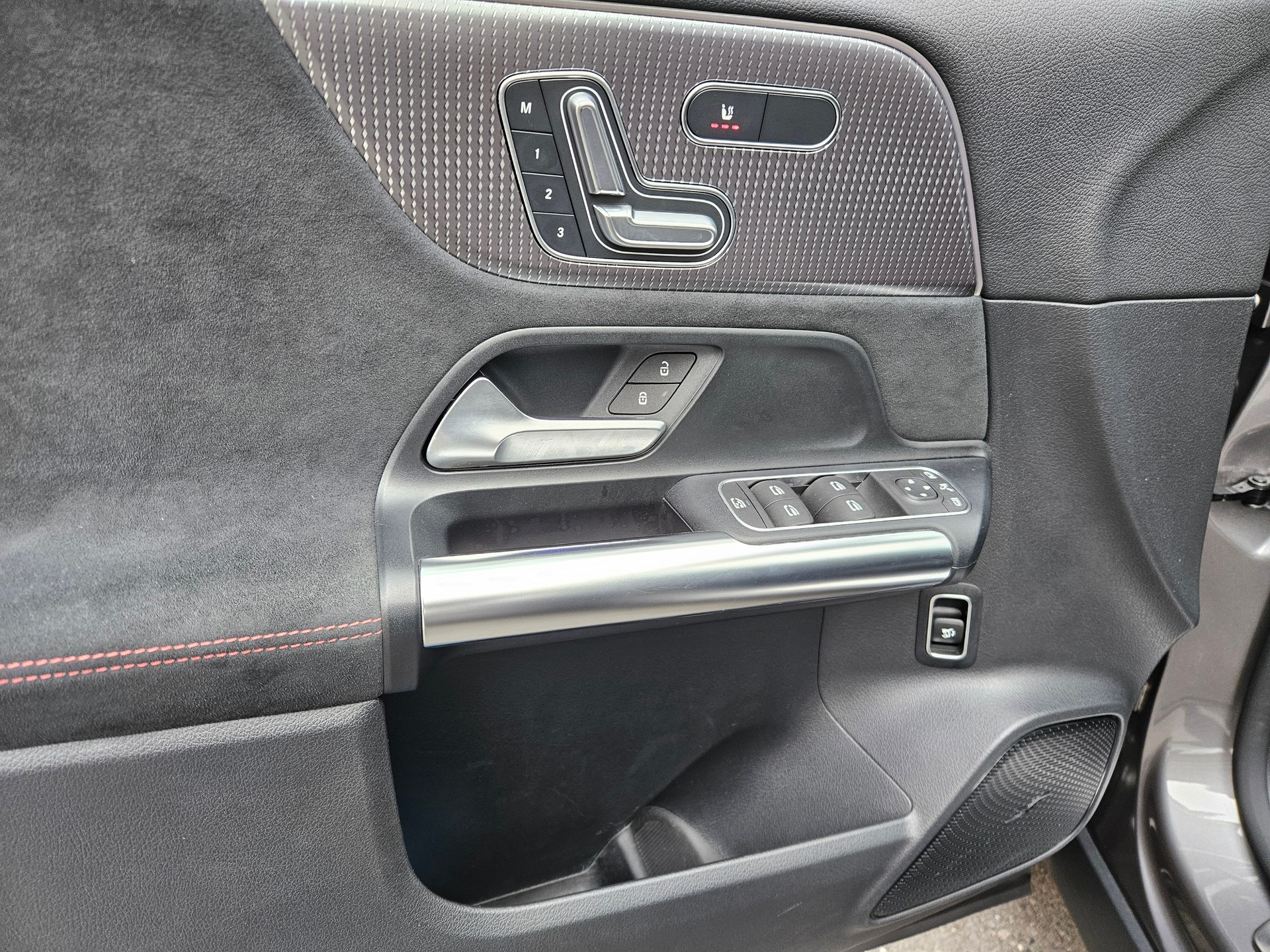 MERCEDES-BENZ EQA 300 AMG Line 4Matic - 12