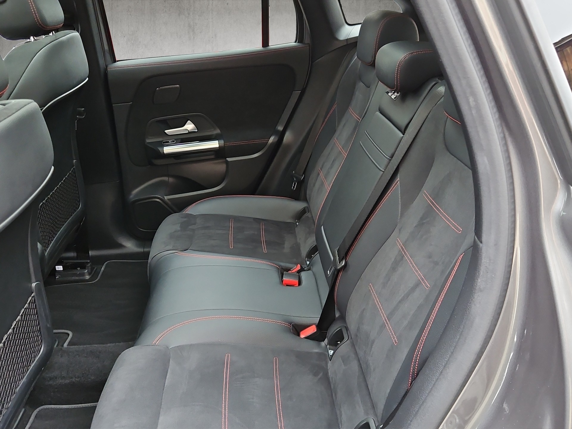 MERCEDES-BENZ EQA 300 AMG Line 4Matic - 11