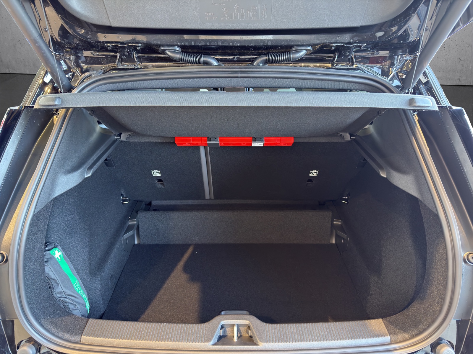 VOLVO EX30 E60 69kWh Single Motor Extended Range Ultra - 16