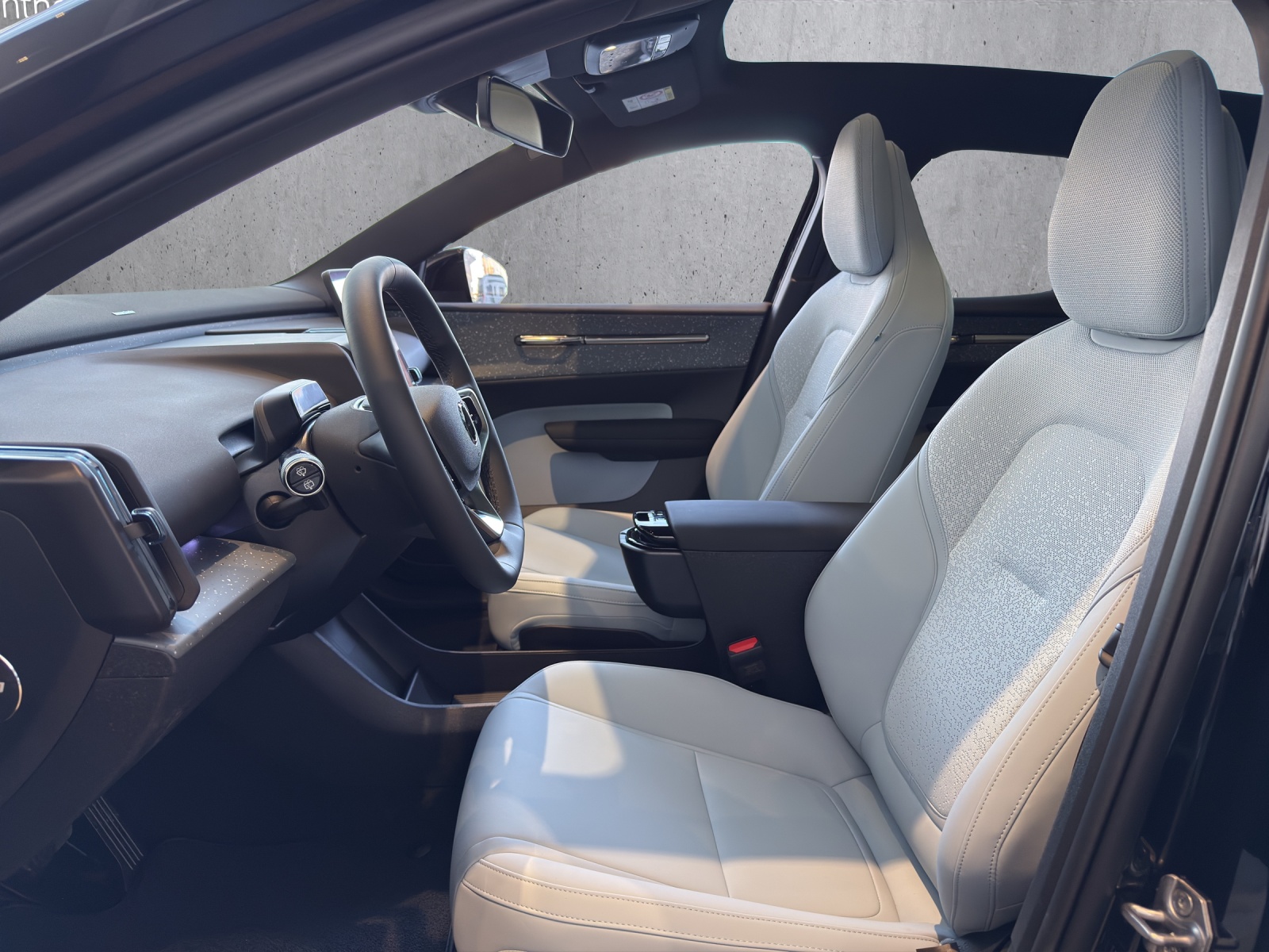 VOLVO EX30 E60 69kWh Single Motor Extended Range Ultra - 9