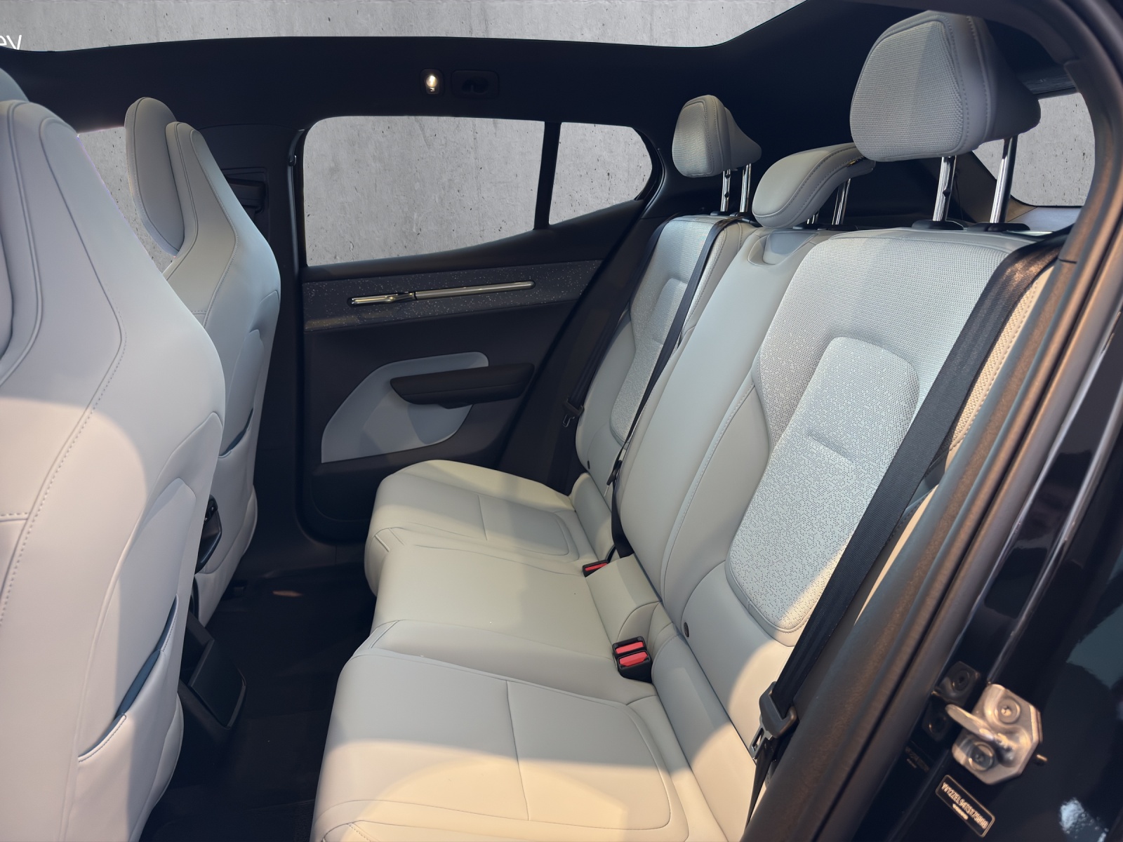 VOLVO EX30 E60 69kWh Single Motor Extended Range Ultra - 14