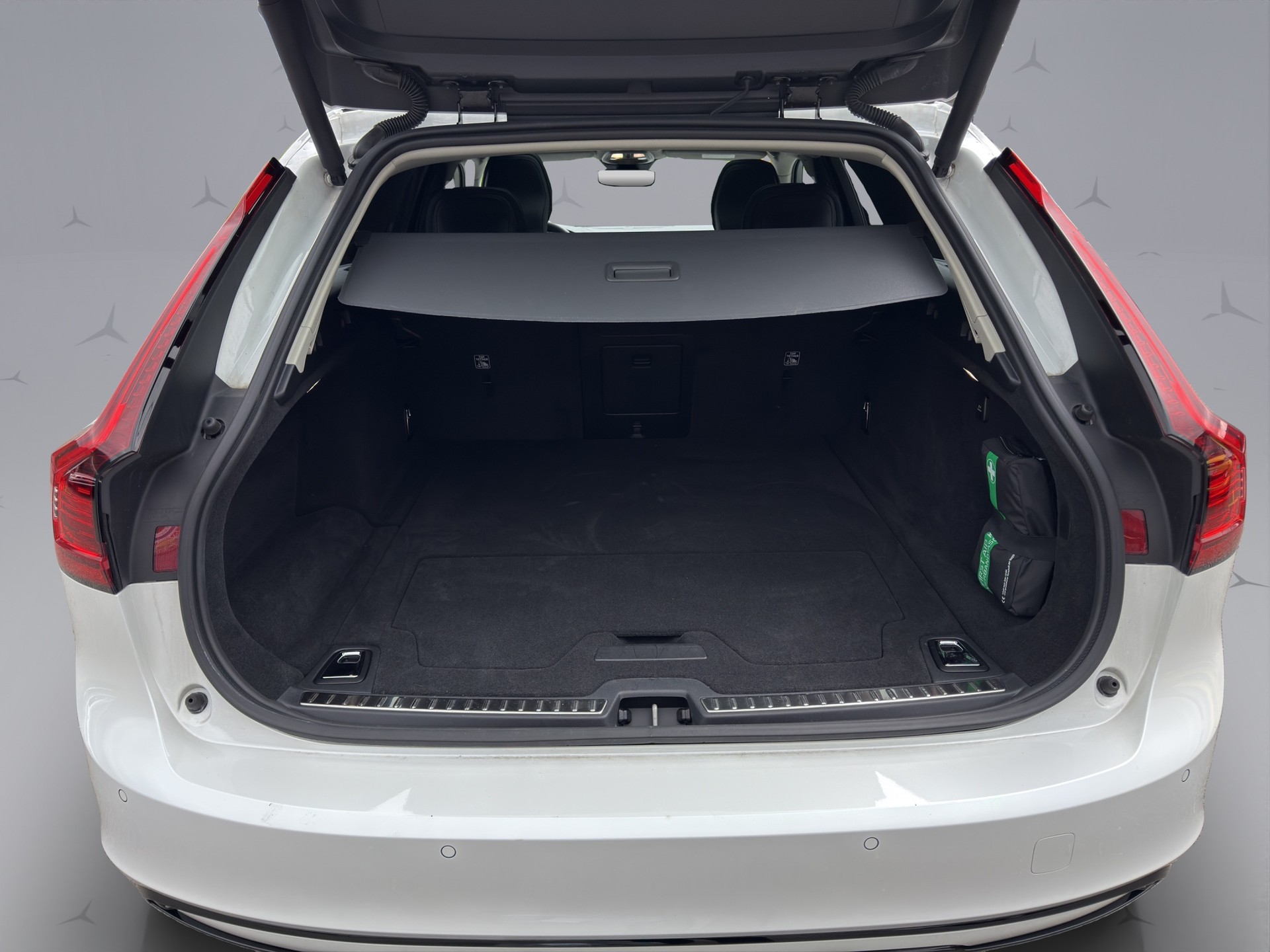 VOLVO V90 2.0 T8 TE Ultimate Dark eAWD - 18