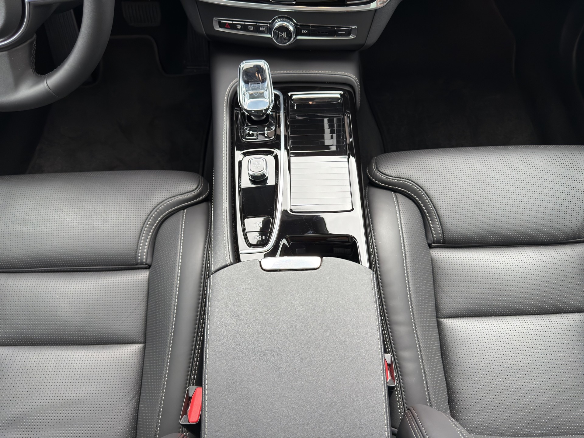 VOLVO V90 2.0 T8 TE Ultimate Dark eAWD - 13