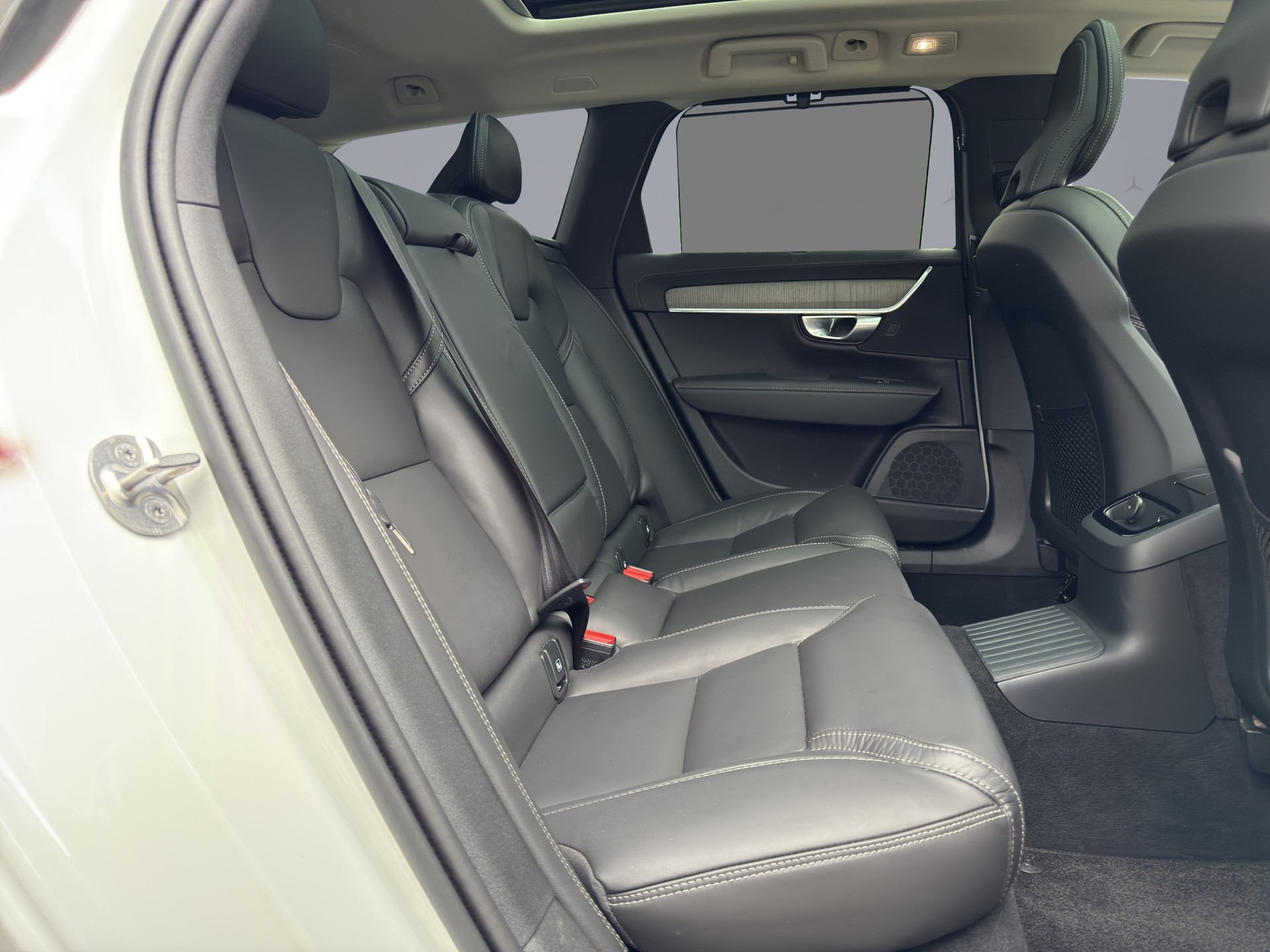 VOLVO V90 2.0 T8 TE Ultimate Dark eAWD - 17