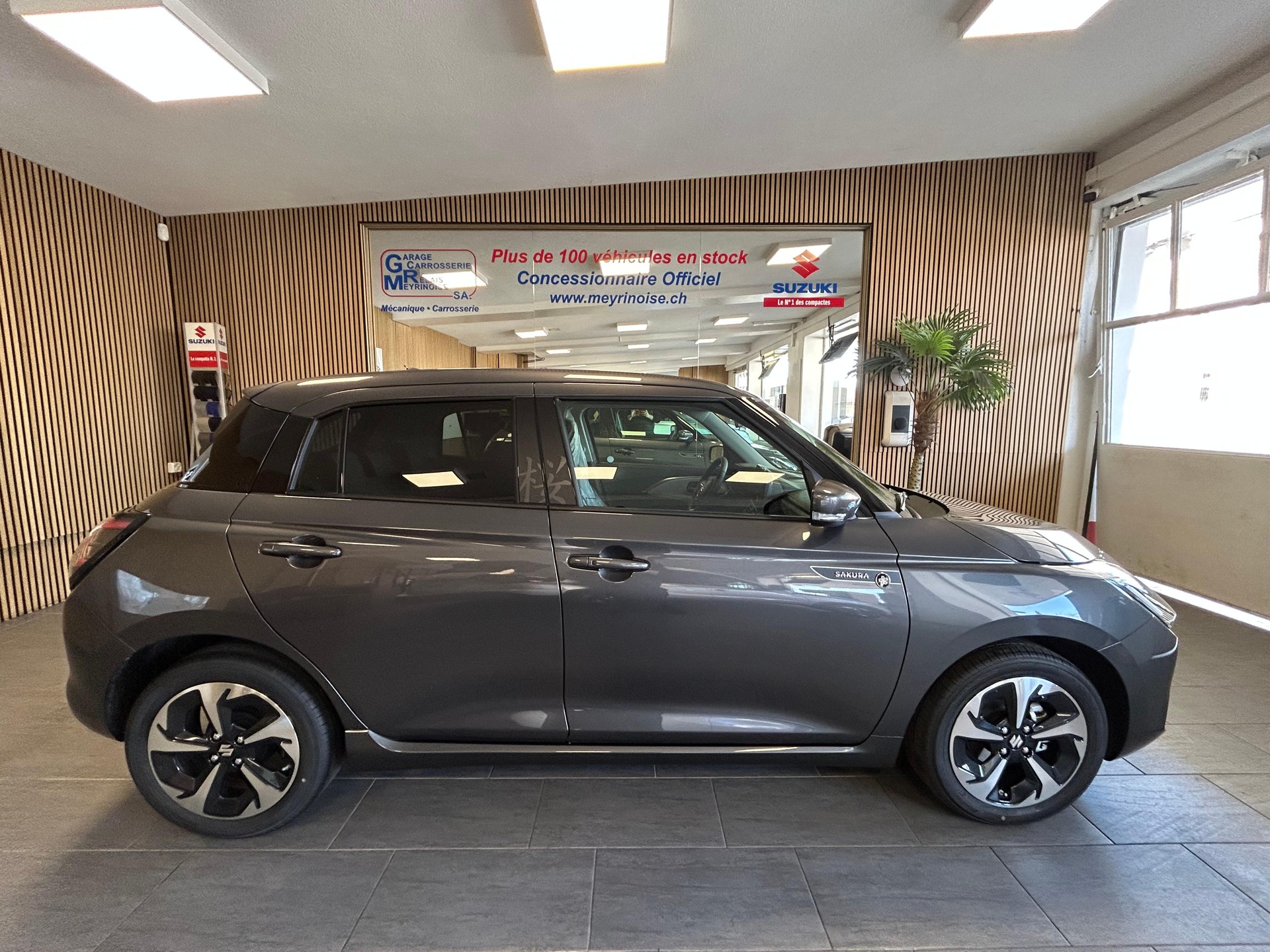 SUZUKI Swift 1.2 Sakura Top Hybrid