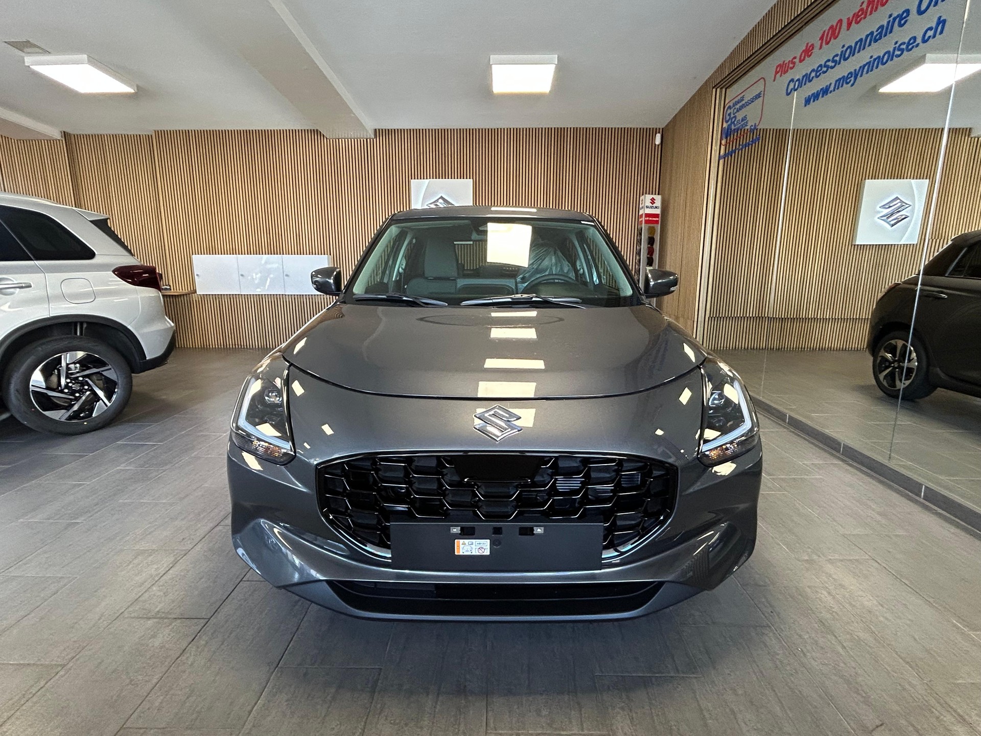 SUZUKI Swift 1.2 Sakura Top Hybrid - 3