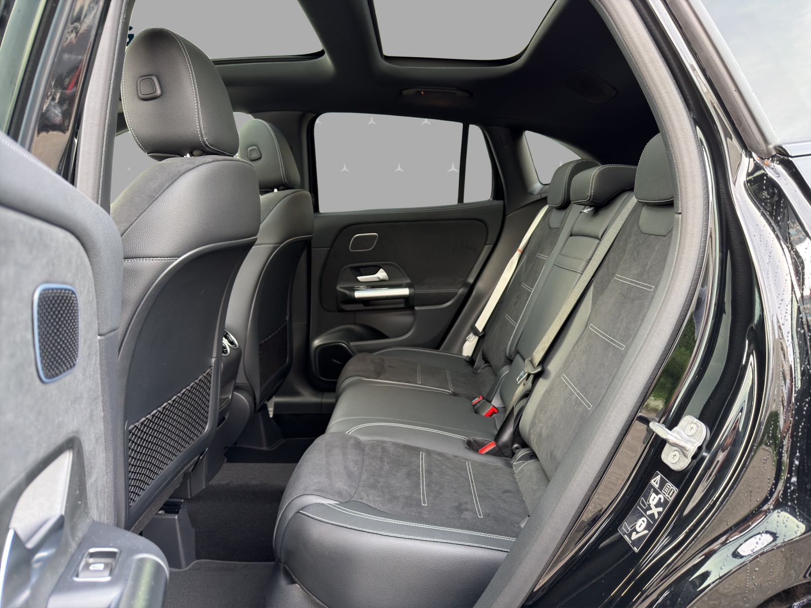MERCEDES-BENZ GLA 200 Night Star 7G-DCT - 14