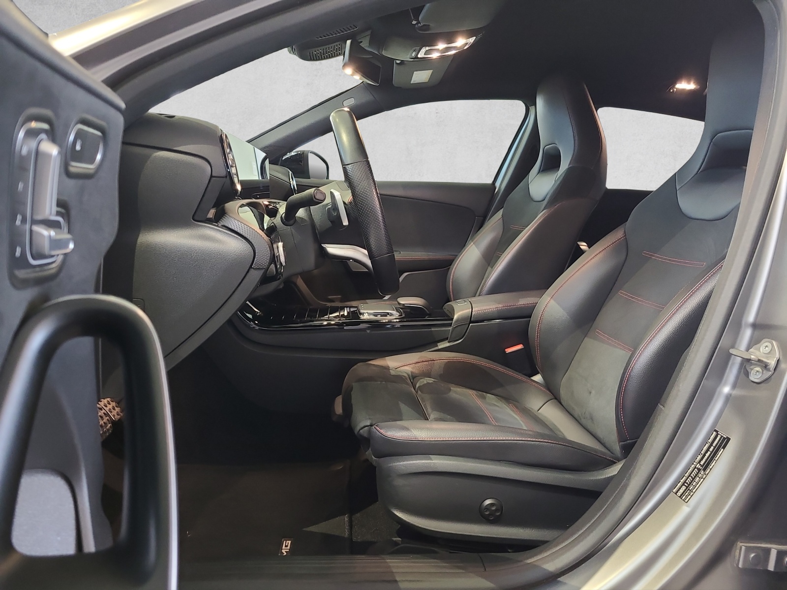MERCEDES-BENZ A-CLASS W177 A 250 AMG Line 4 - 8