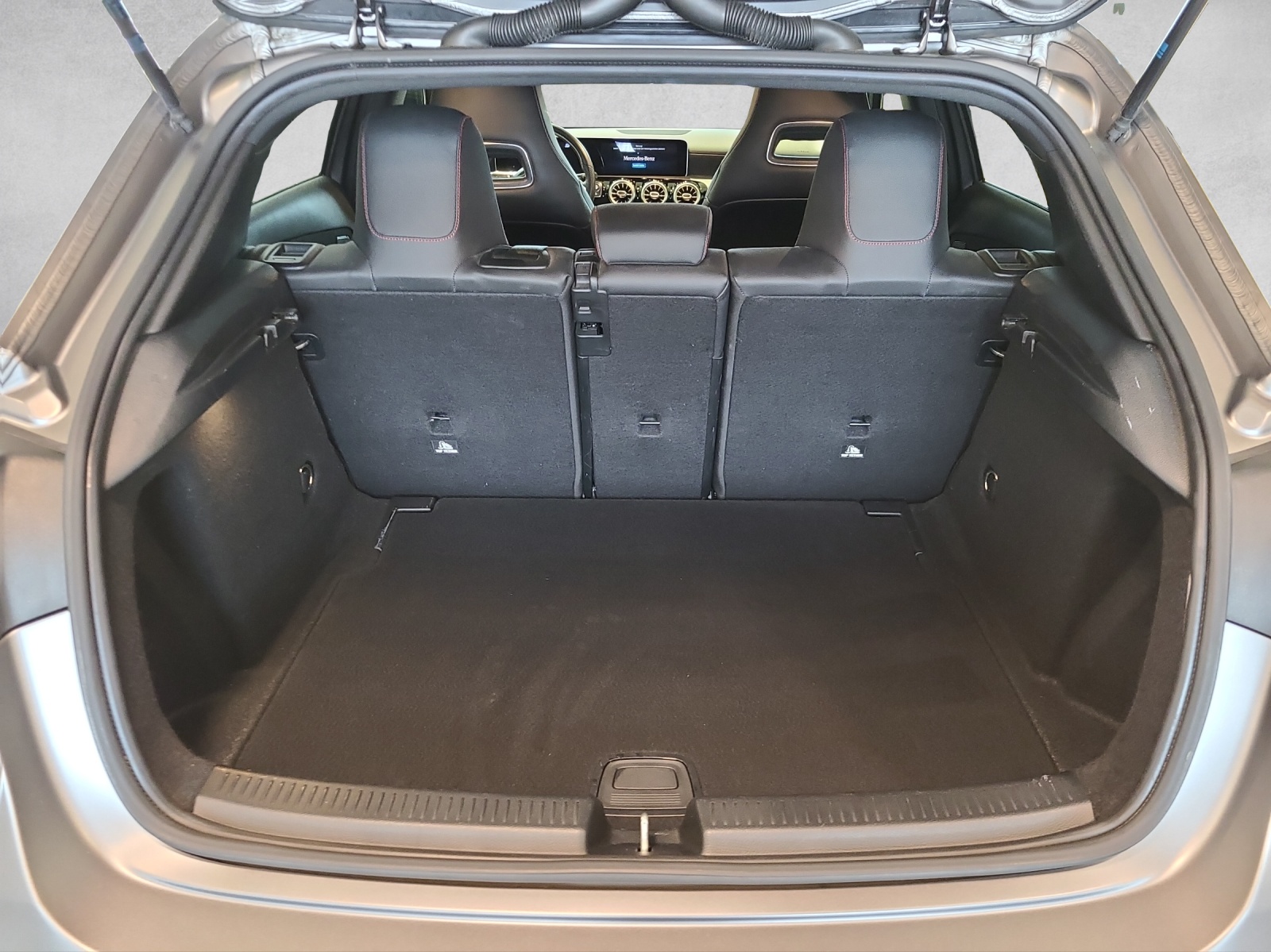 MERCEDES-BENZ A-CLASS W177 A 250 AMG Line 4 - 14