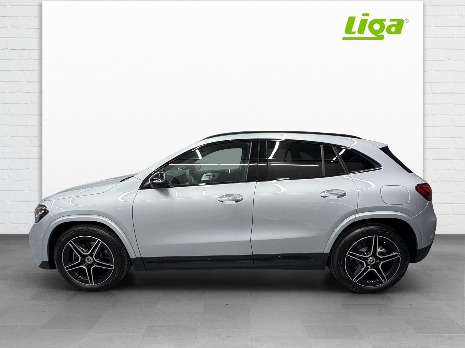 MERCEDES-BENZ GLA 220 AMG Line 4Matic - 3