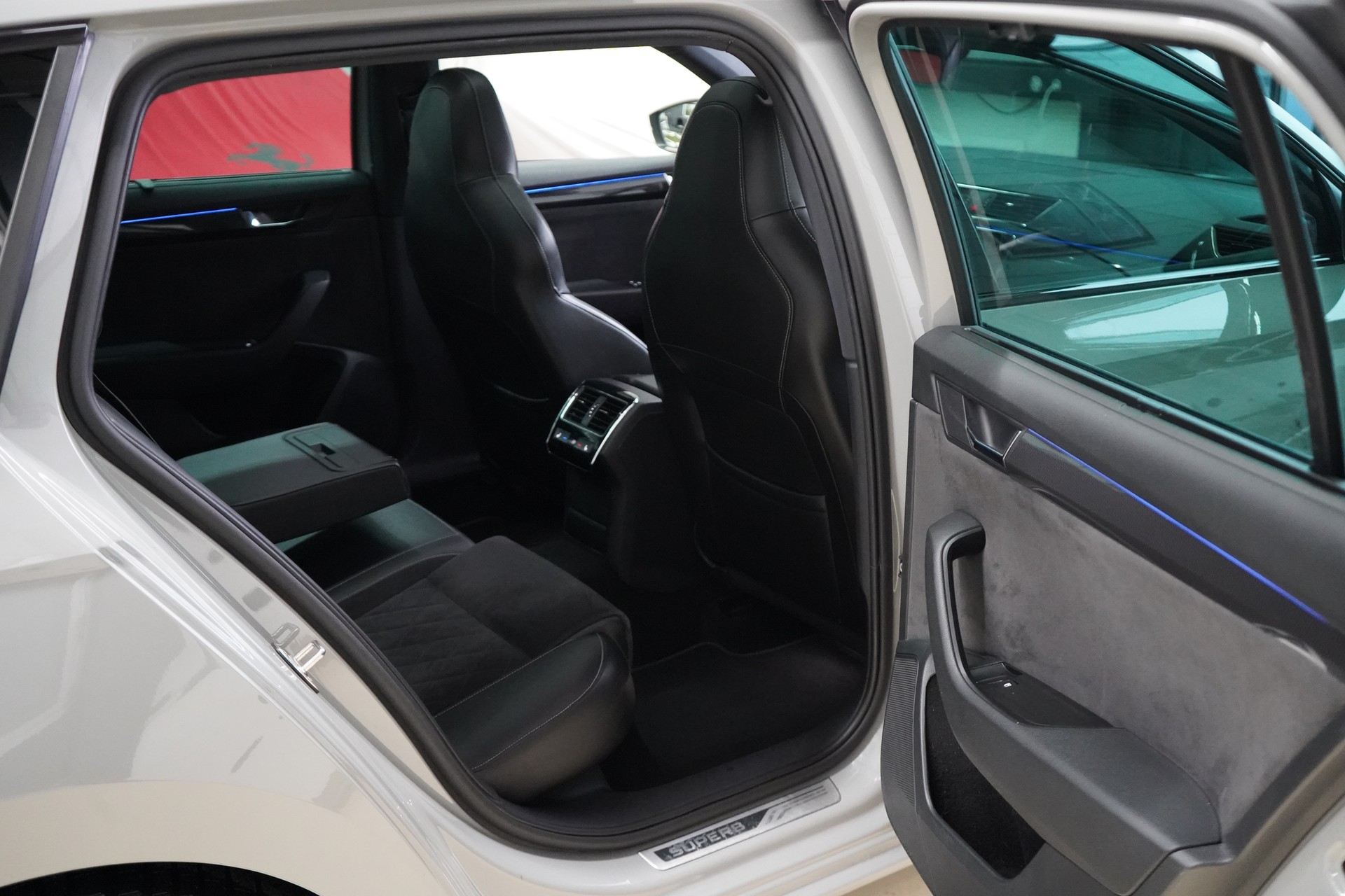 SKODA Superb Combi 2.0 TSI SportLine+ DSG 4x4 / ABT 336 Ps ** - 30