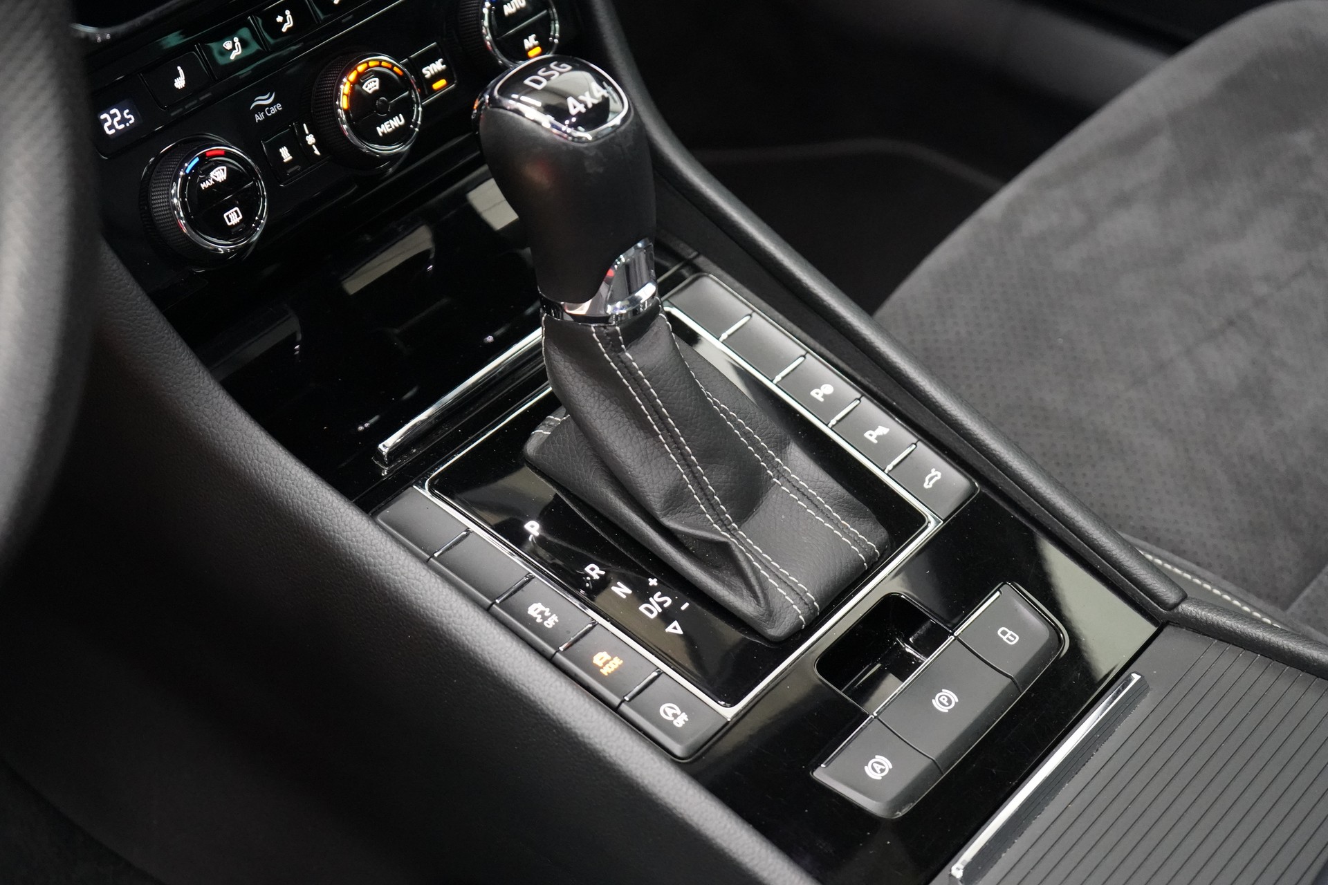 SKODA Superb Combi 2.0 TSI SportLine+ DSG 4x4 / ABT 336 Ps ** - 17