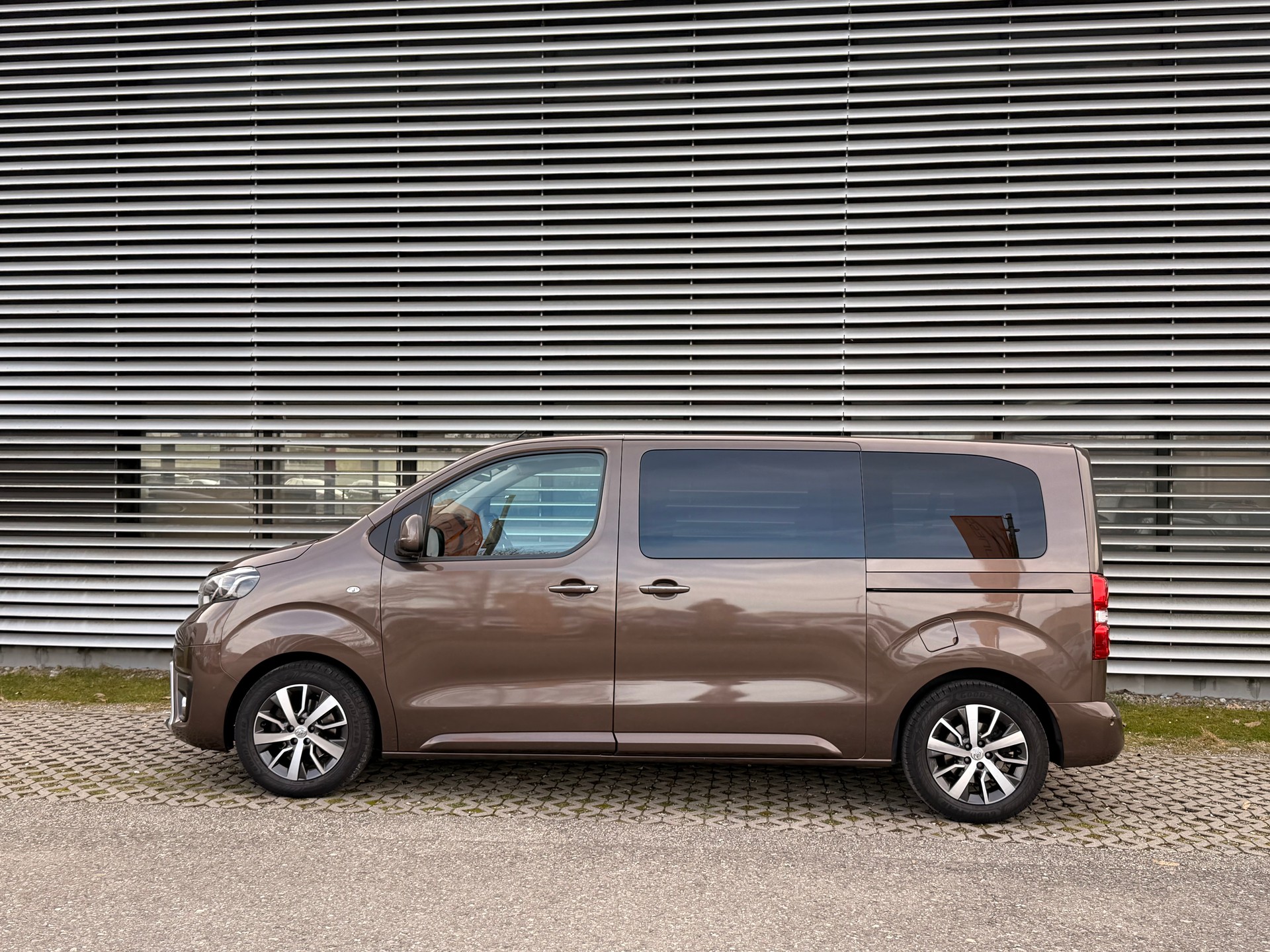 TOYOTA Proace Verso 2.0 D-4D VIP L1 Automatic - 4