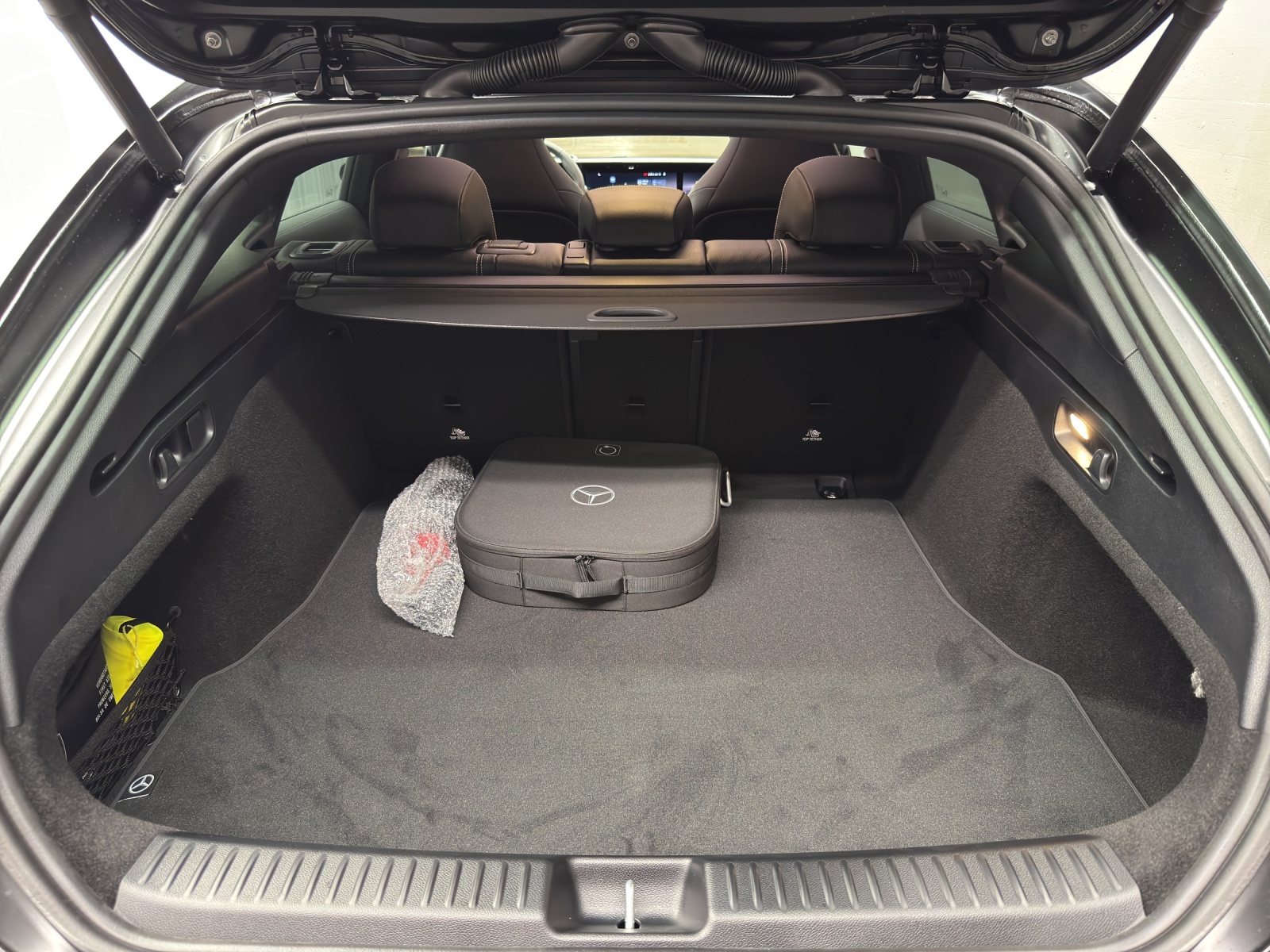 MERCEDES-BENZ CLA 350 4Matic Shooting Brake with EQ Hybrid - 11